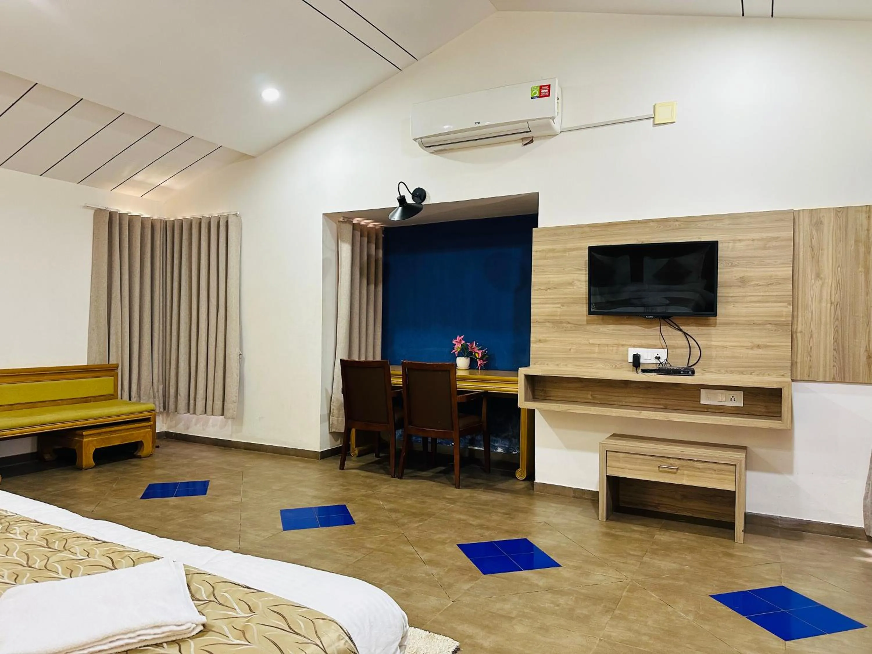 TV and multimedia, Bed in Lion Park Hotel & Resorts