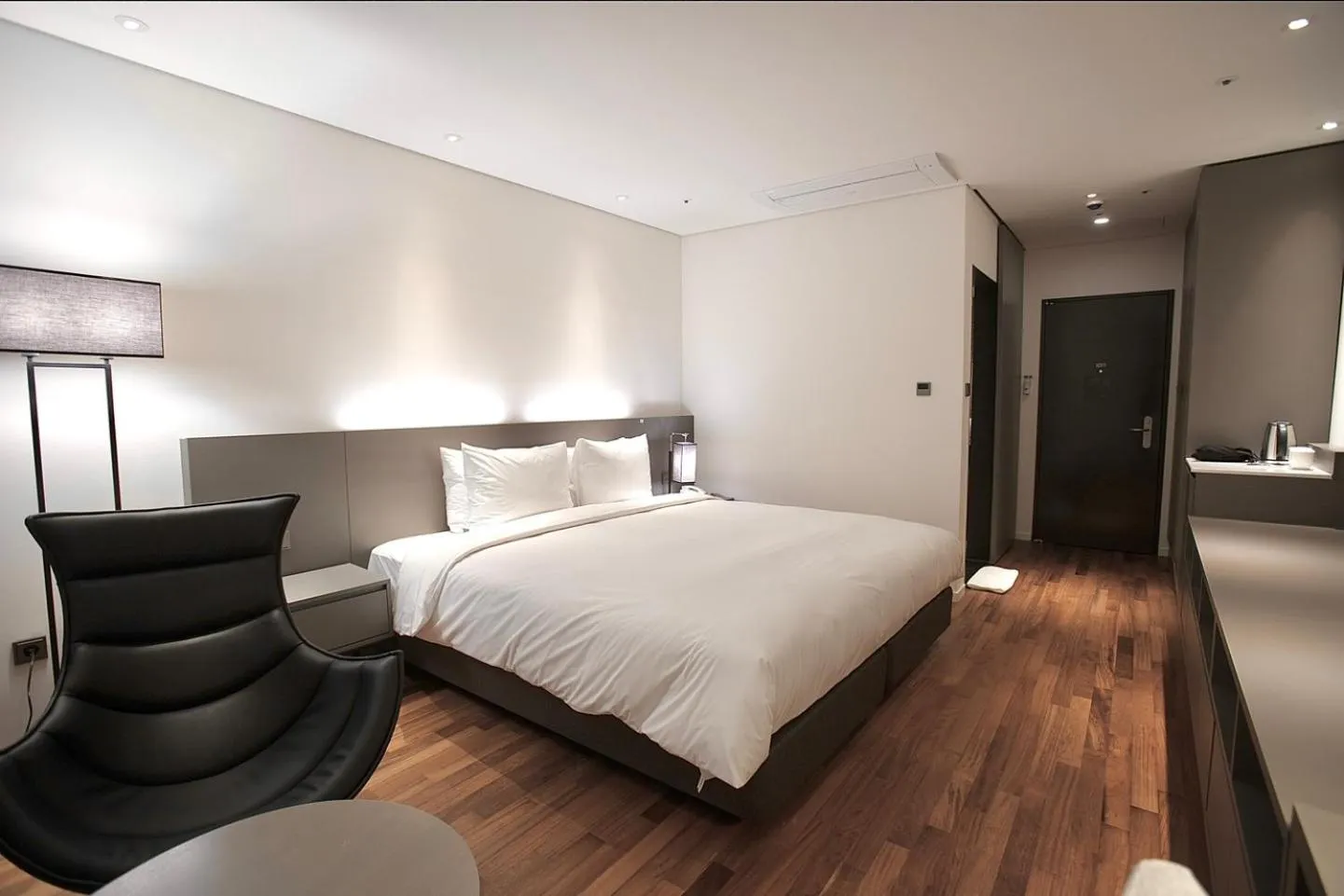 Bed in Sky View Hotel