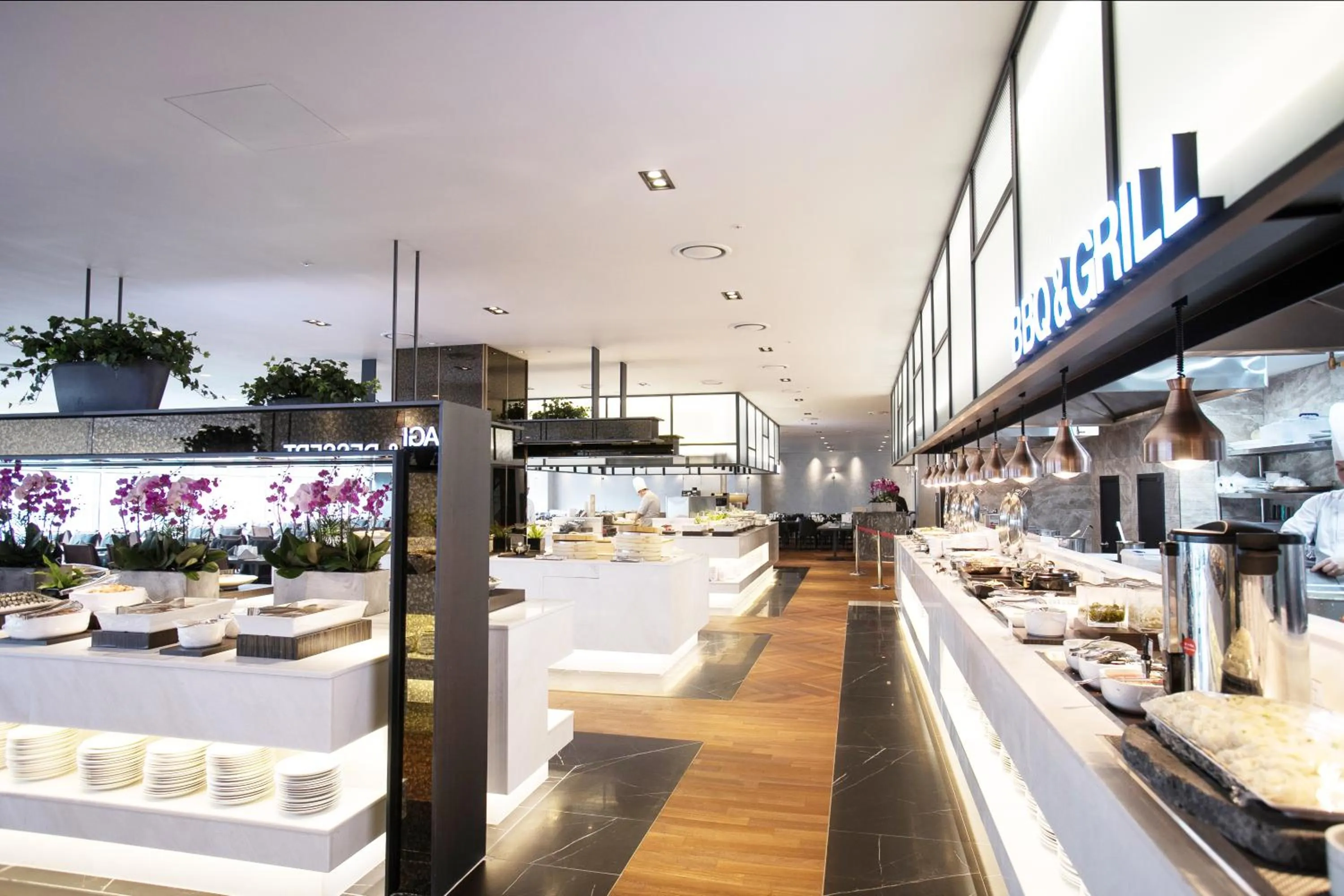 Restaurant/places to eat in Sky View Hotel