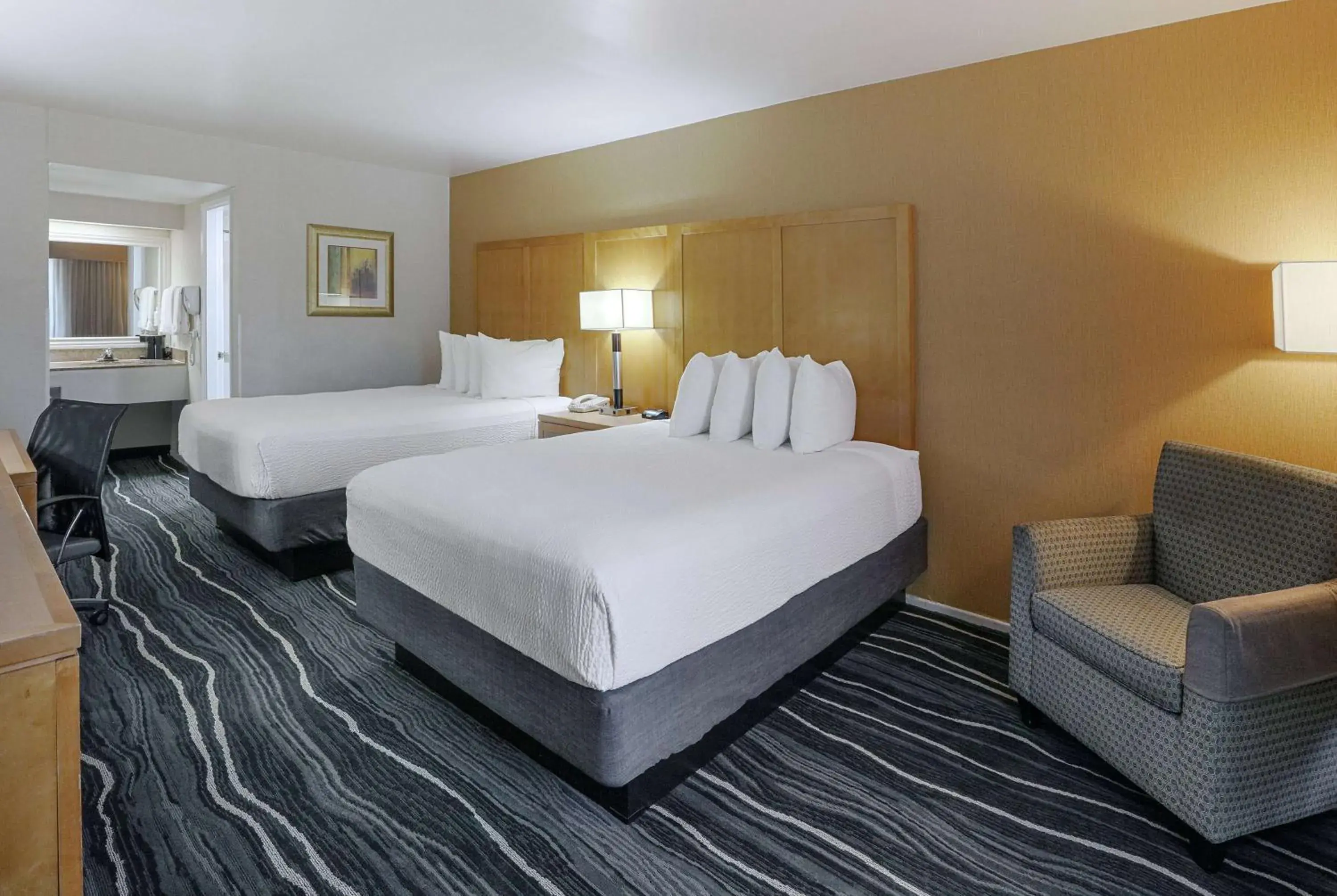 Photo of the whole room, Bed in Ramada by Wyndham Costa Mesa/Newport Beach Photo of the whole room, Bed in Ramada by Wyndham Costa Mesa/Newport Beach