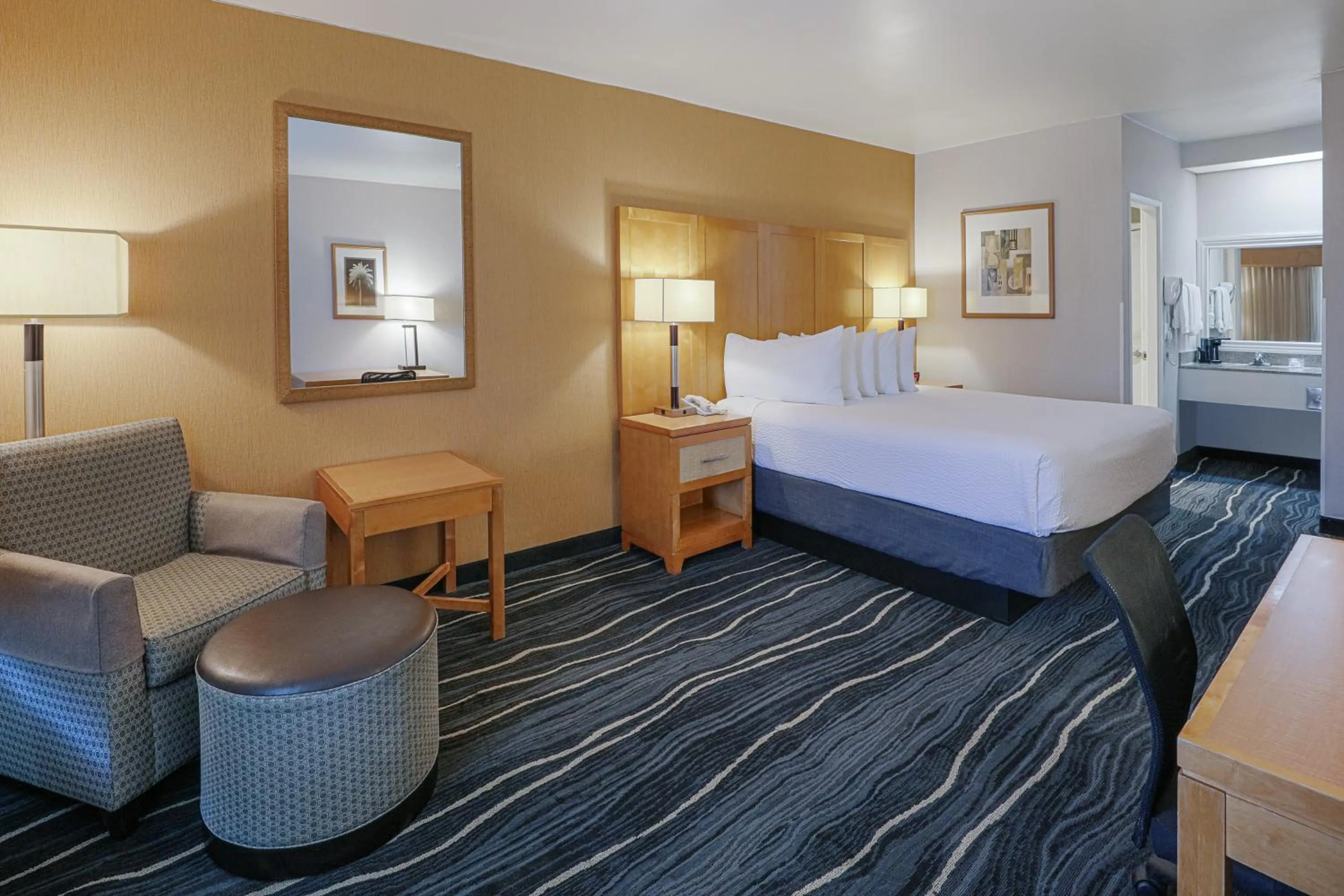 Bedroom, Bed in Ramada by Wyndham Costa Mesa/Newport Beach