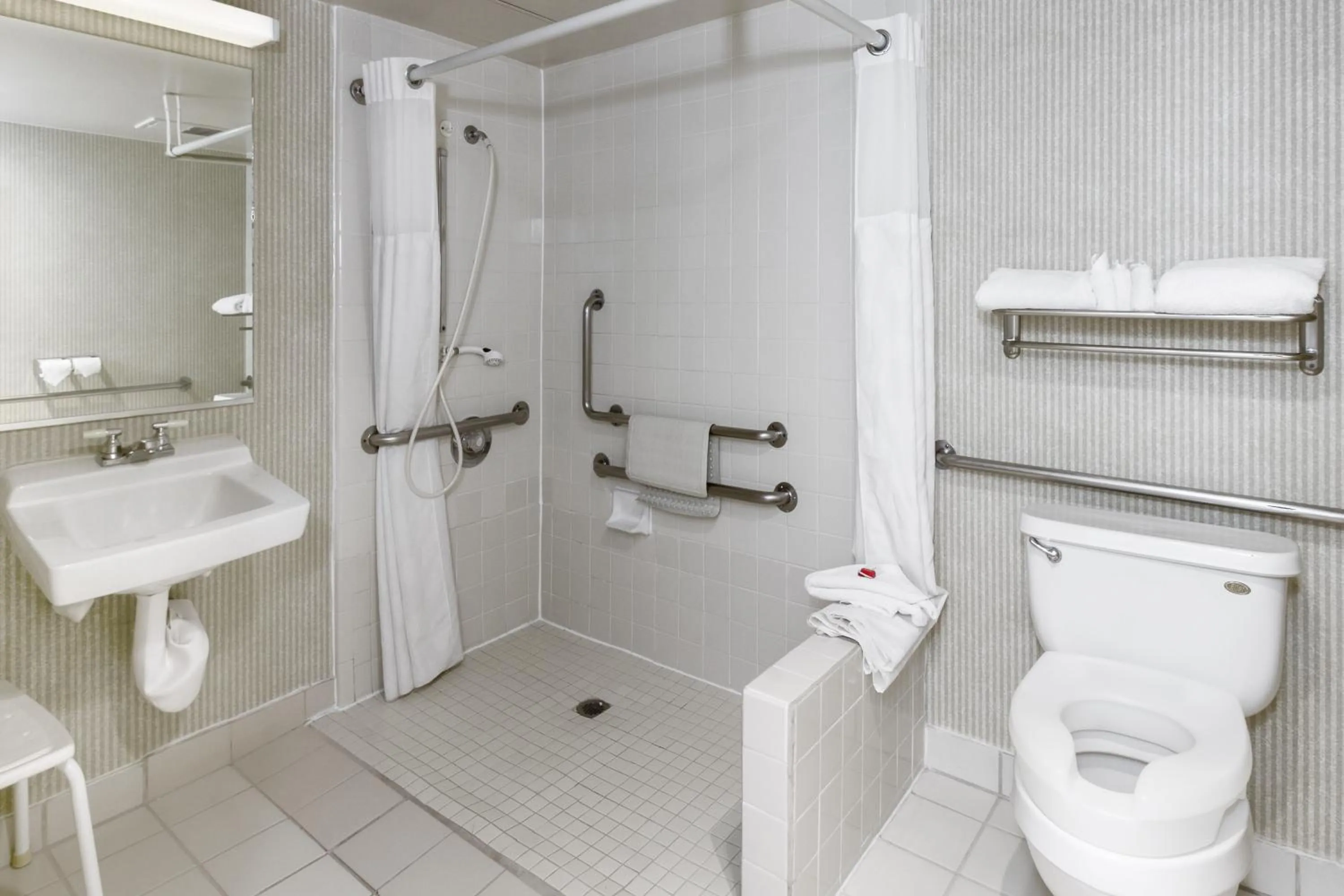 Bathroom in Ramada by Wyndham Costa Mesa/Newport Beach