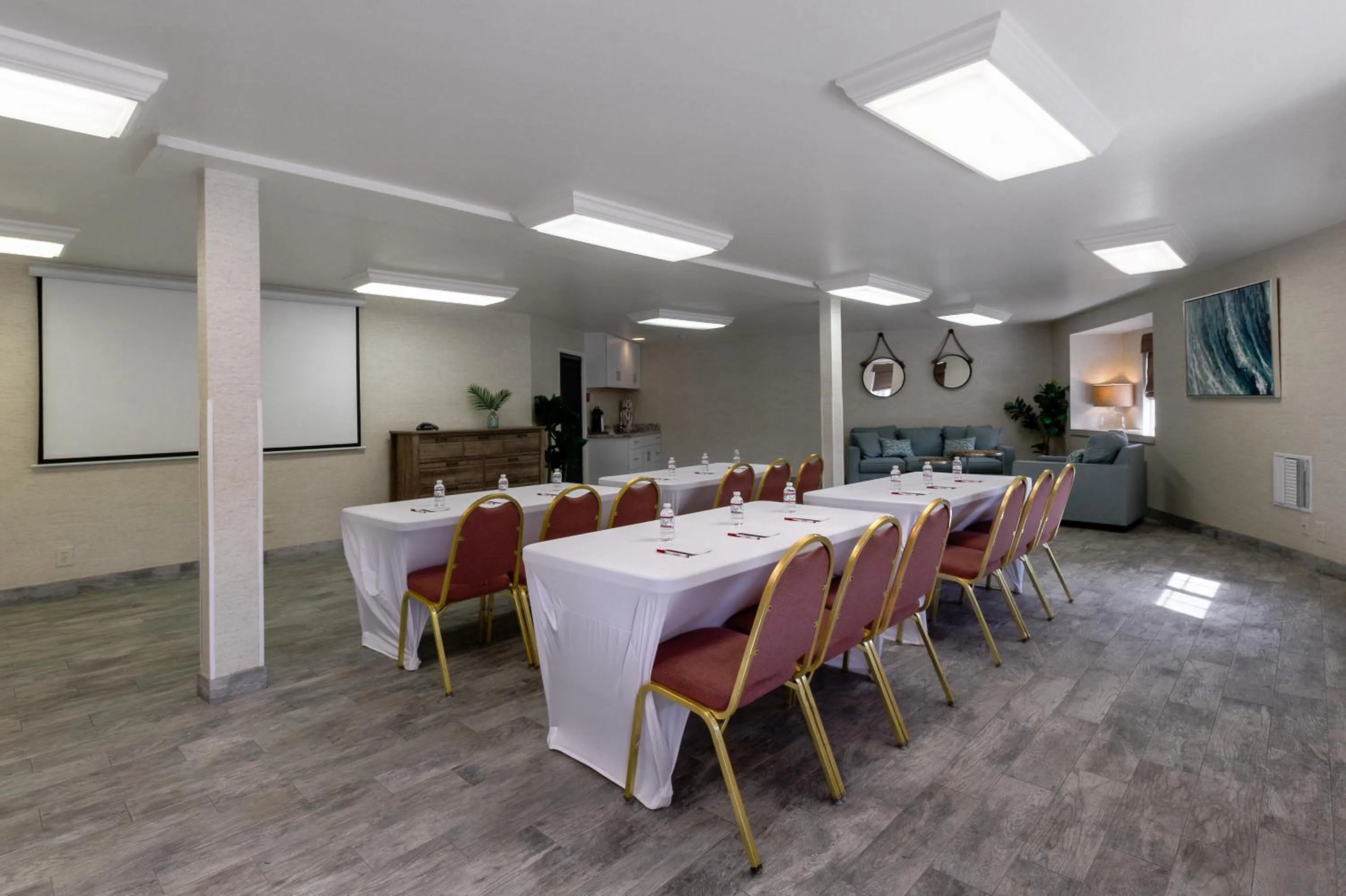 Meeting/conference room in Ramada by Wyndham Costa Mesa/Newport Beach