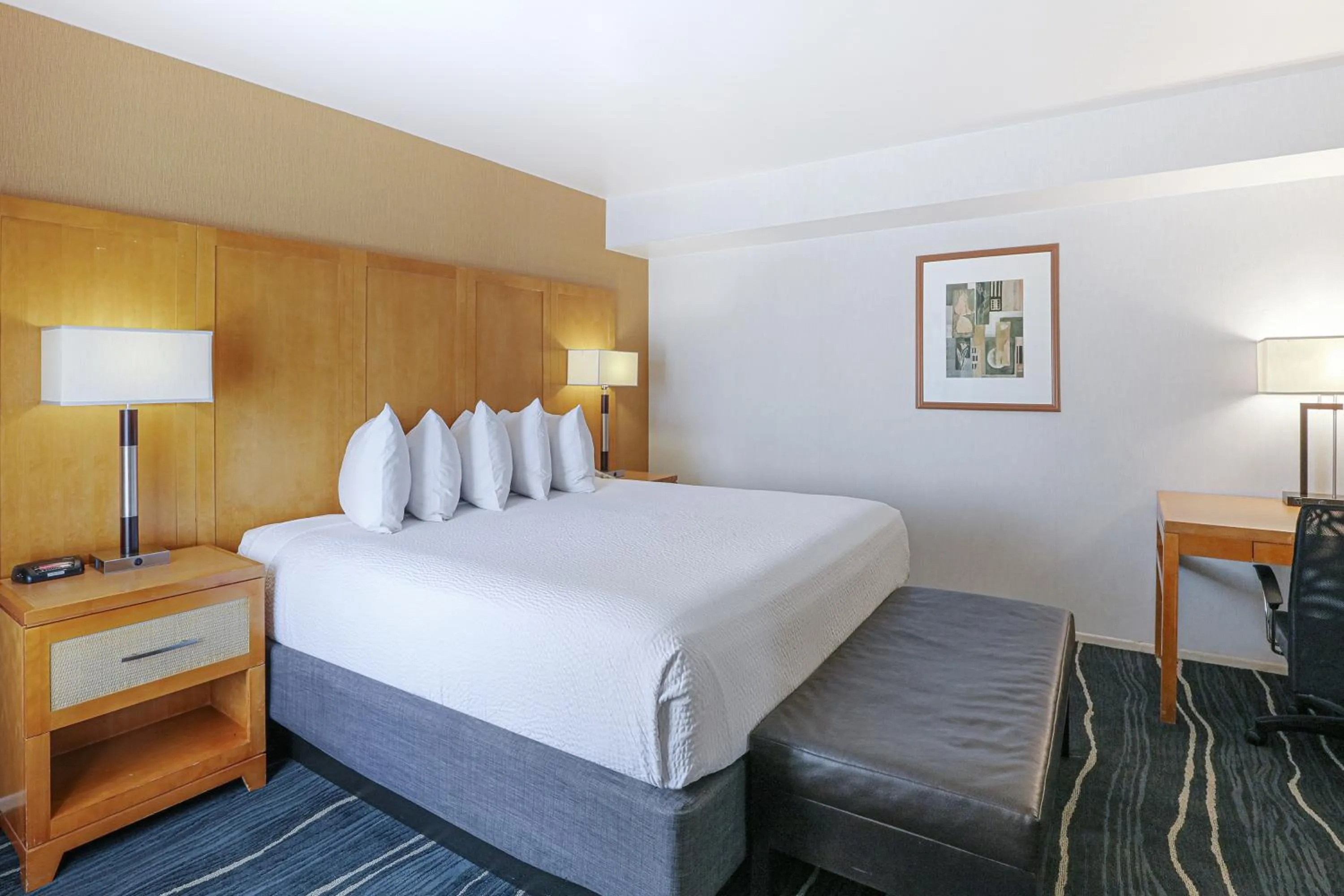 Bedroom, Bed in Ramada by Wyndham Costa Mesa/Newport Beach