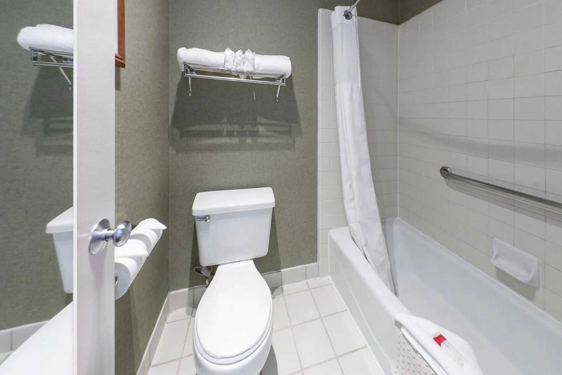 Bathroom in Ramada by Wyndham Costa Mesa/Newport Beach