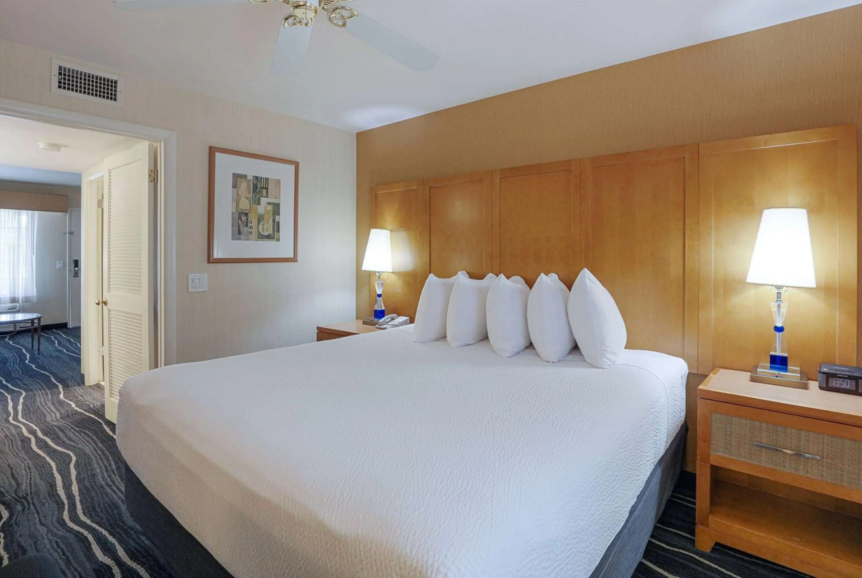 Photo of the whole room, Bed in Ramada by Wyndham Costa Mesa/Newport Beach