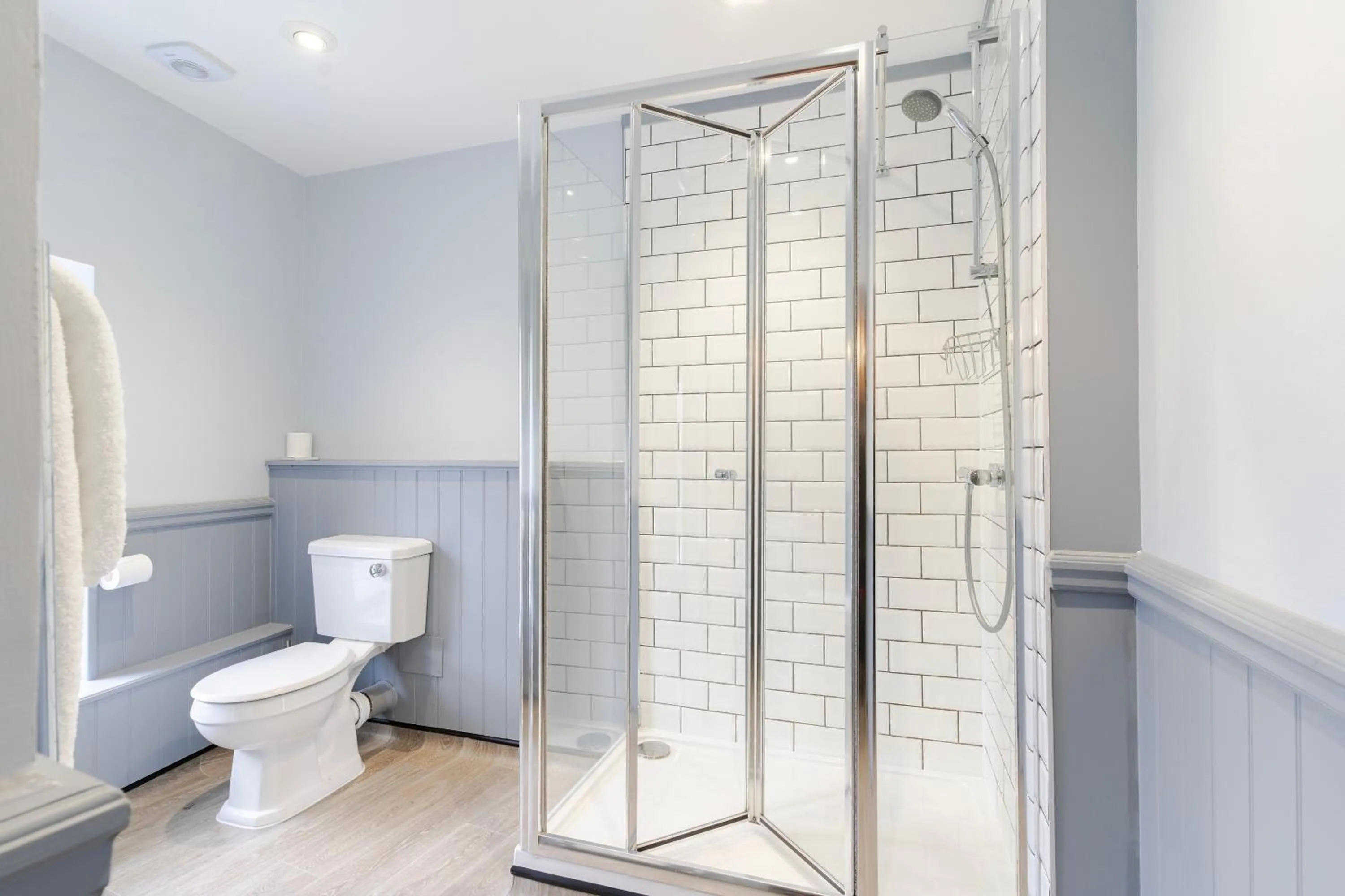 Bathroom in Port Gaverne Hotel
