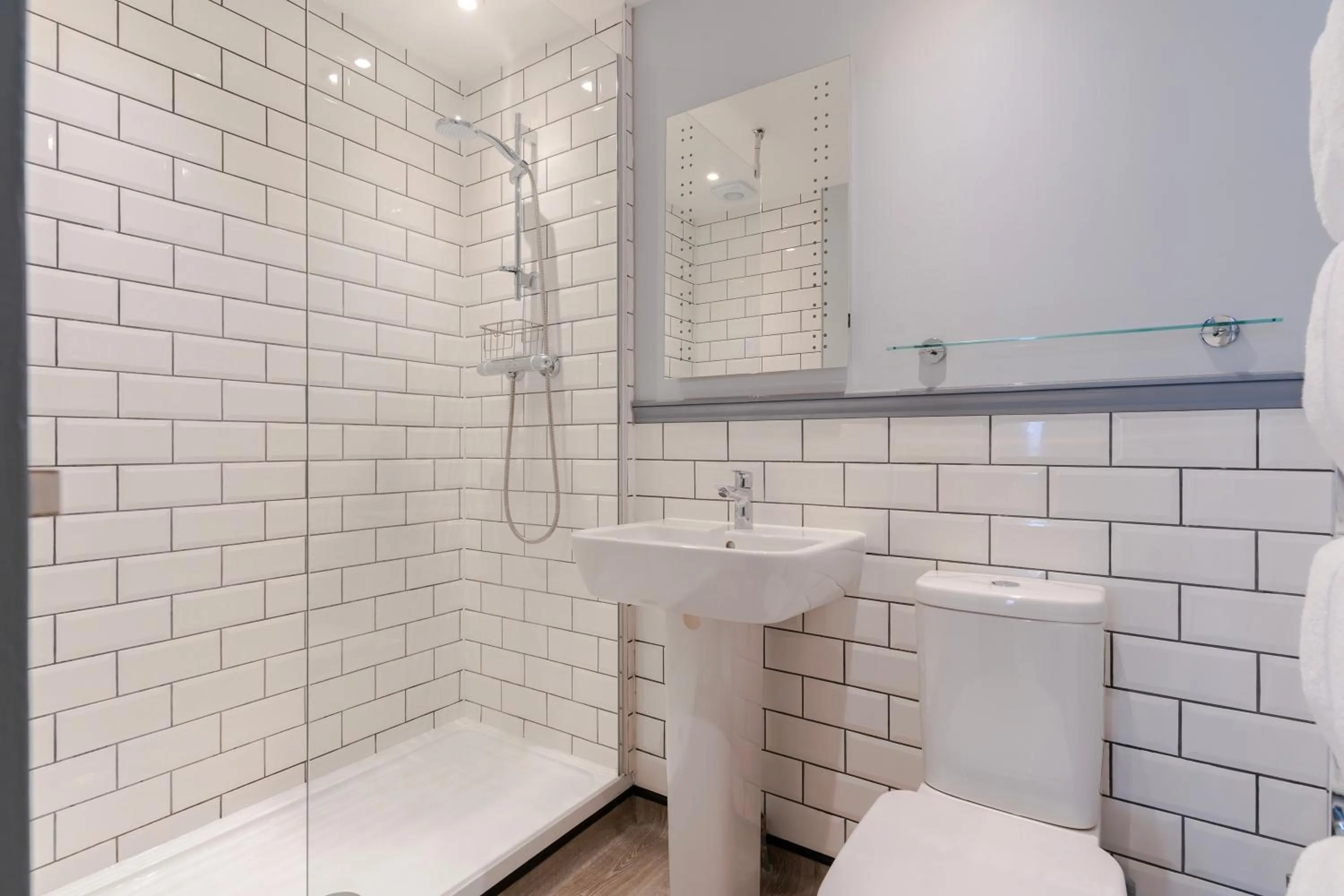 Shower in Port Gaverne Hotel