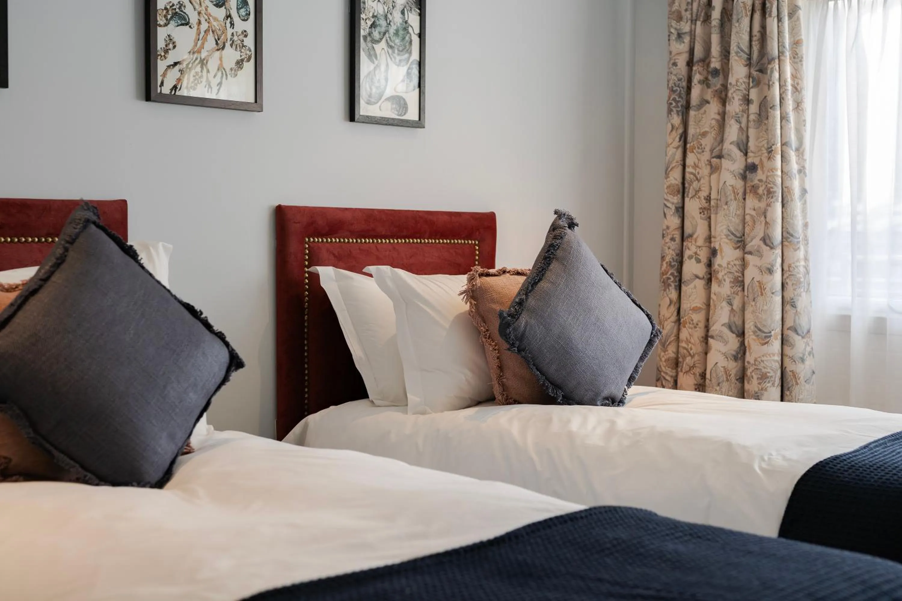 Bed in Port Gaverne Hotel