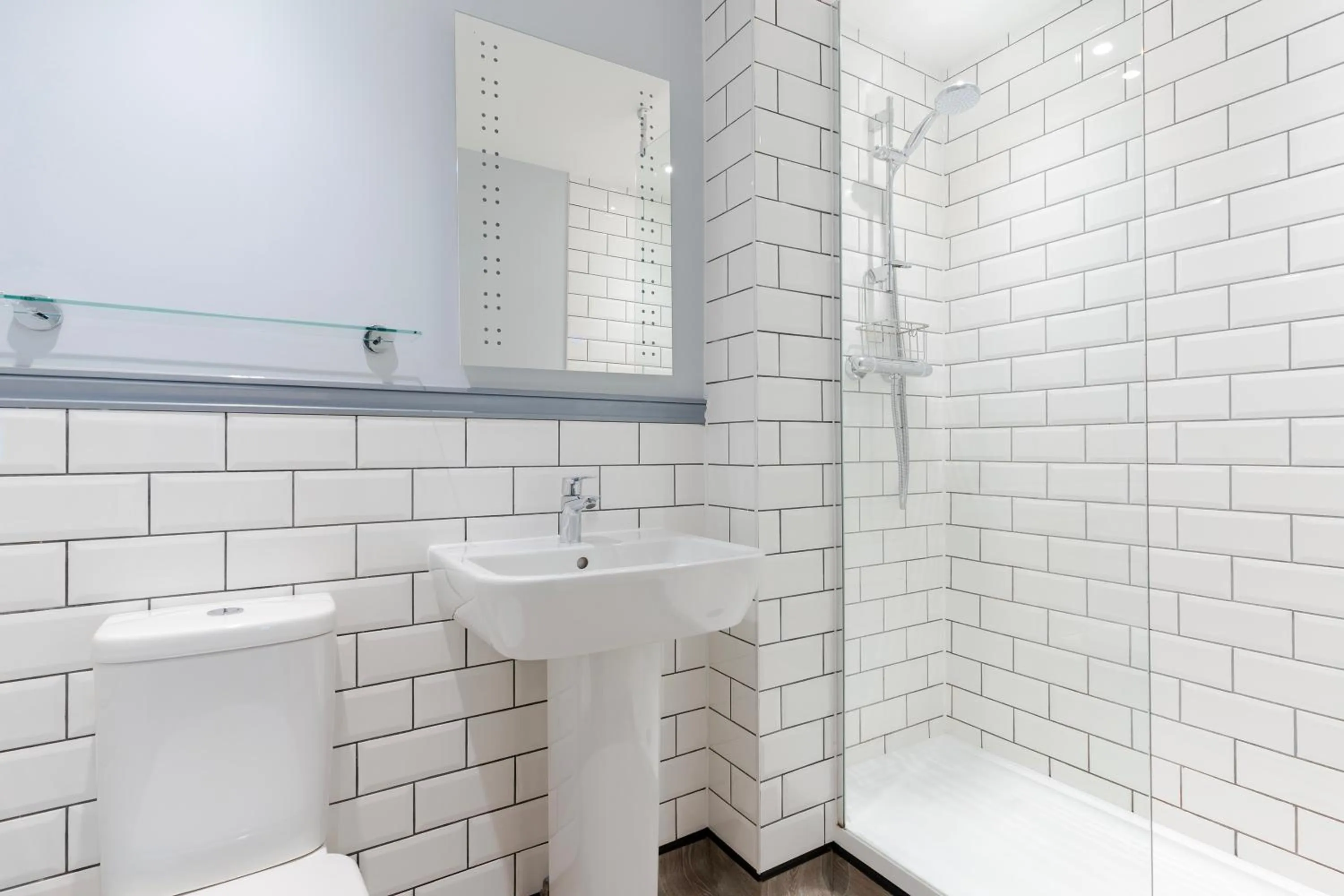 Shower in Port Gaverne Hotel