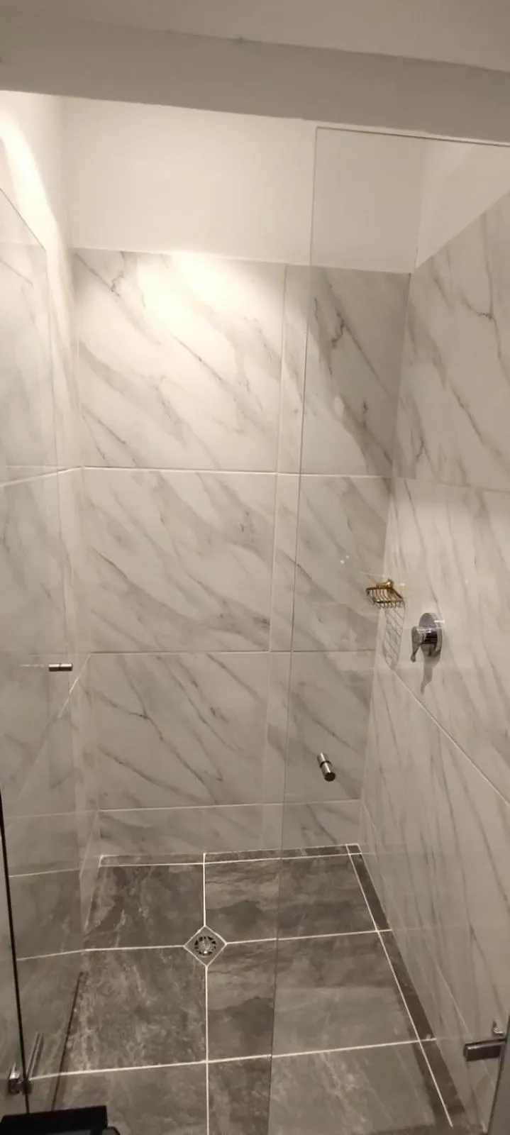 Shower in Hotel Mediterraneo