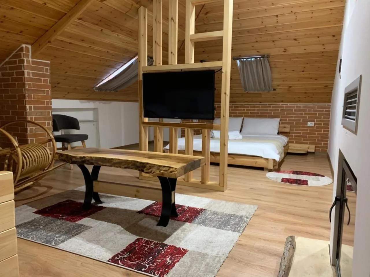 Communal lounge/ TV room, Bed in Hotel Restorant Delisia