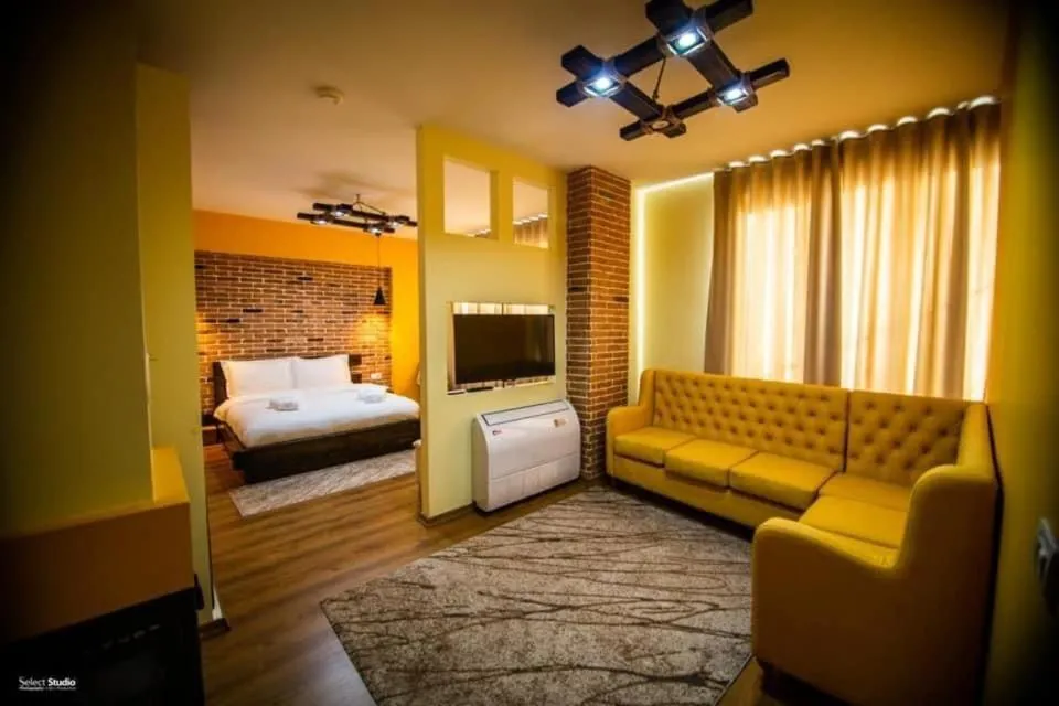 Living room, Bed in Hotel Restorant Delisia