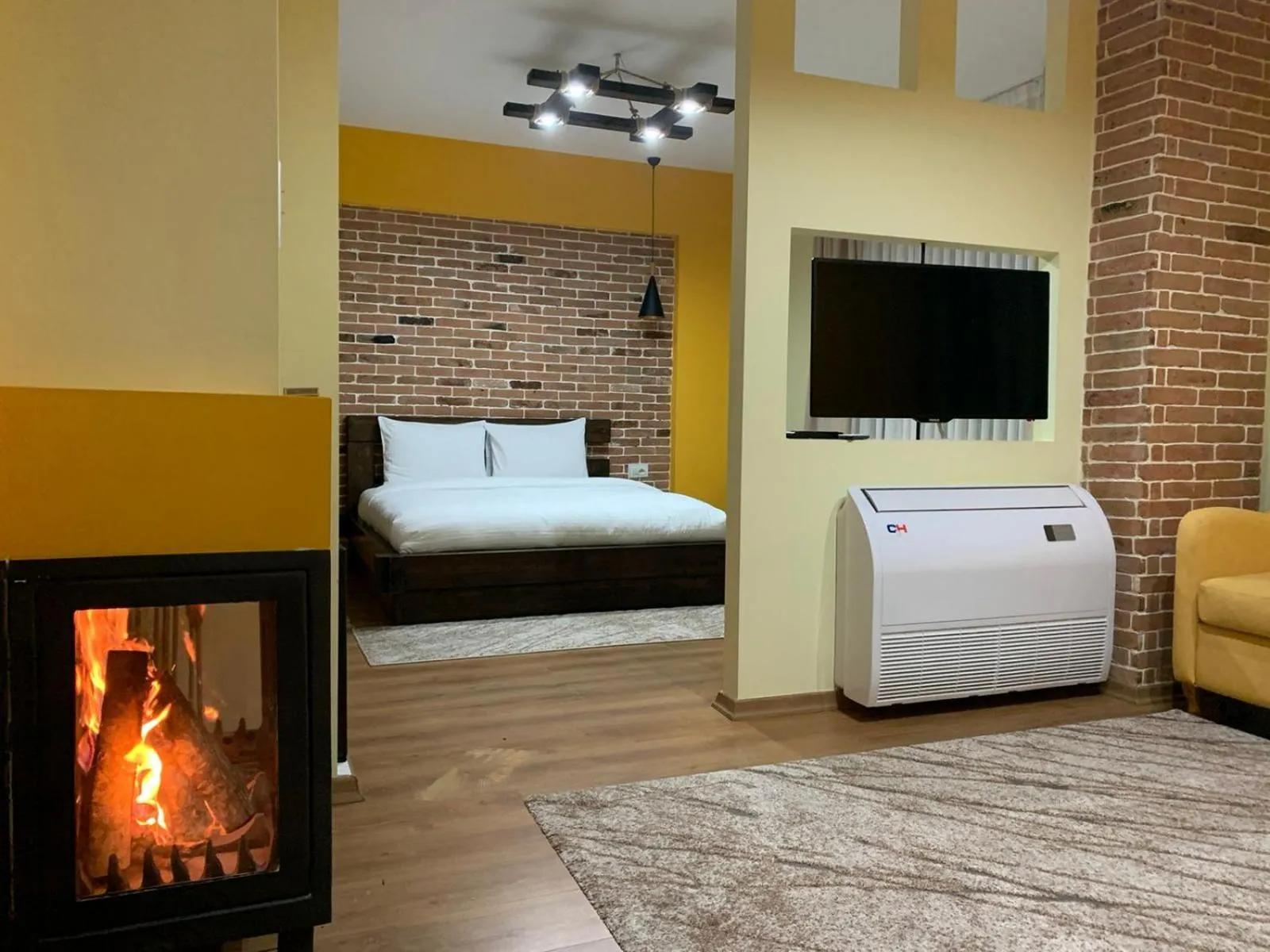 Communal lounge/ TV room, Bed in Hotel Restorant Delisia