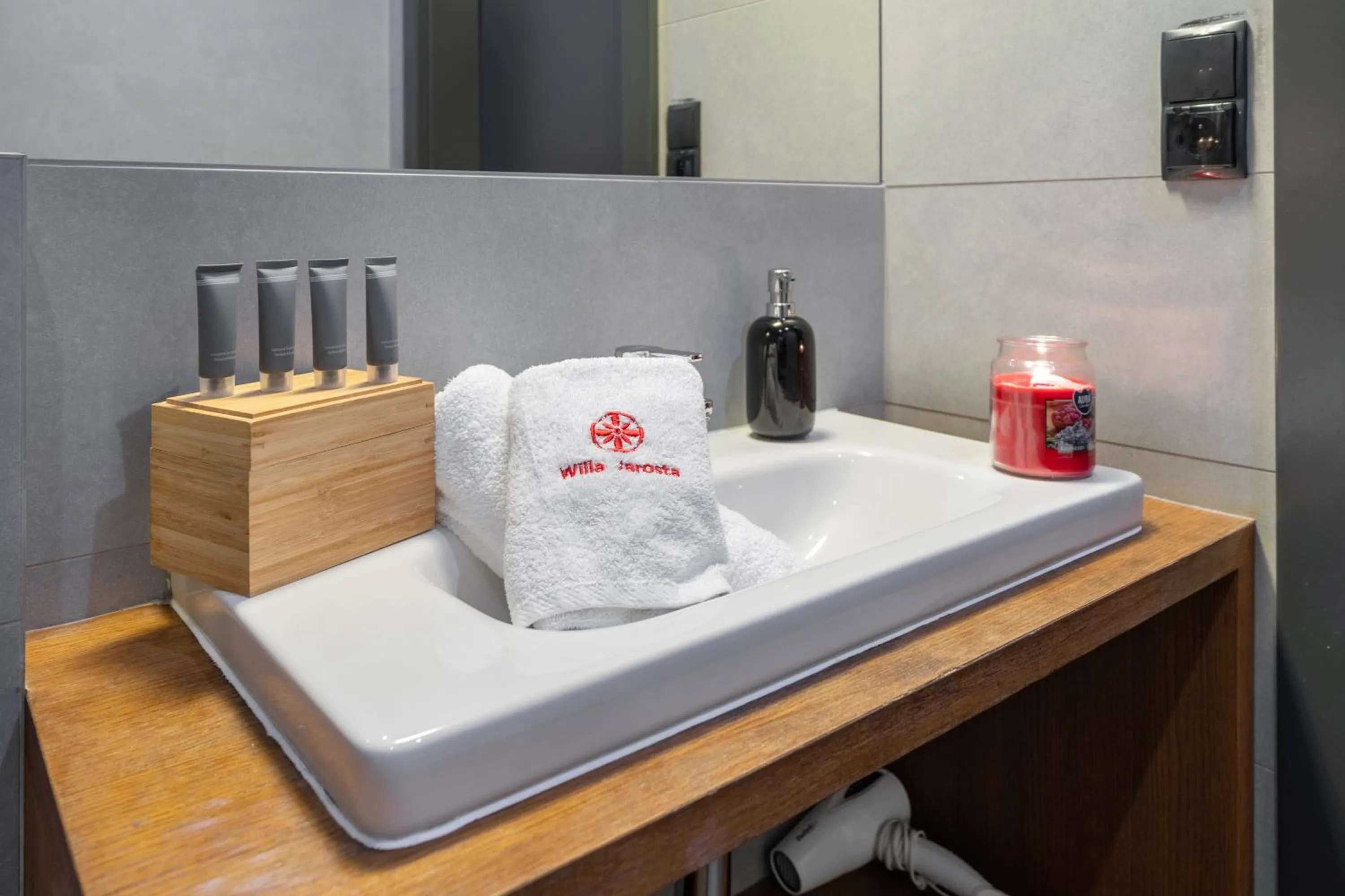 WILLA JAROSTA & SPA, AC -free parking