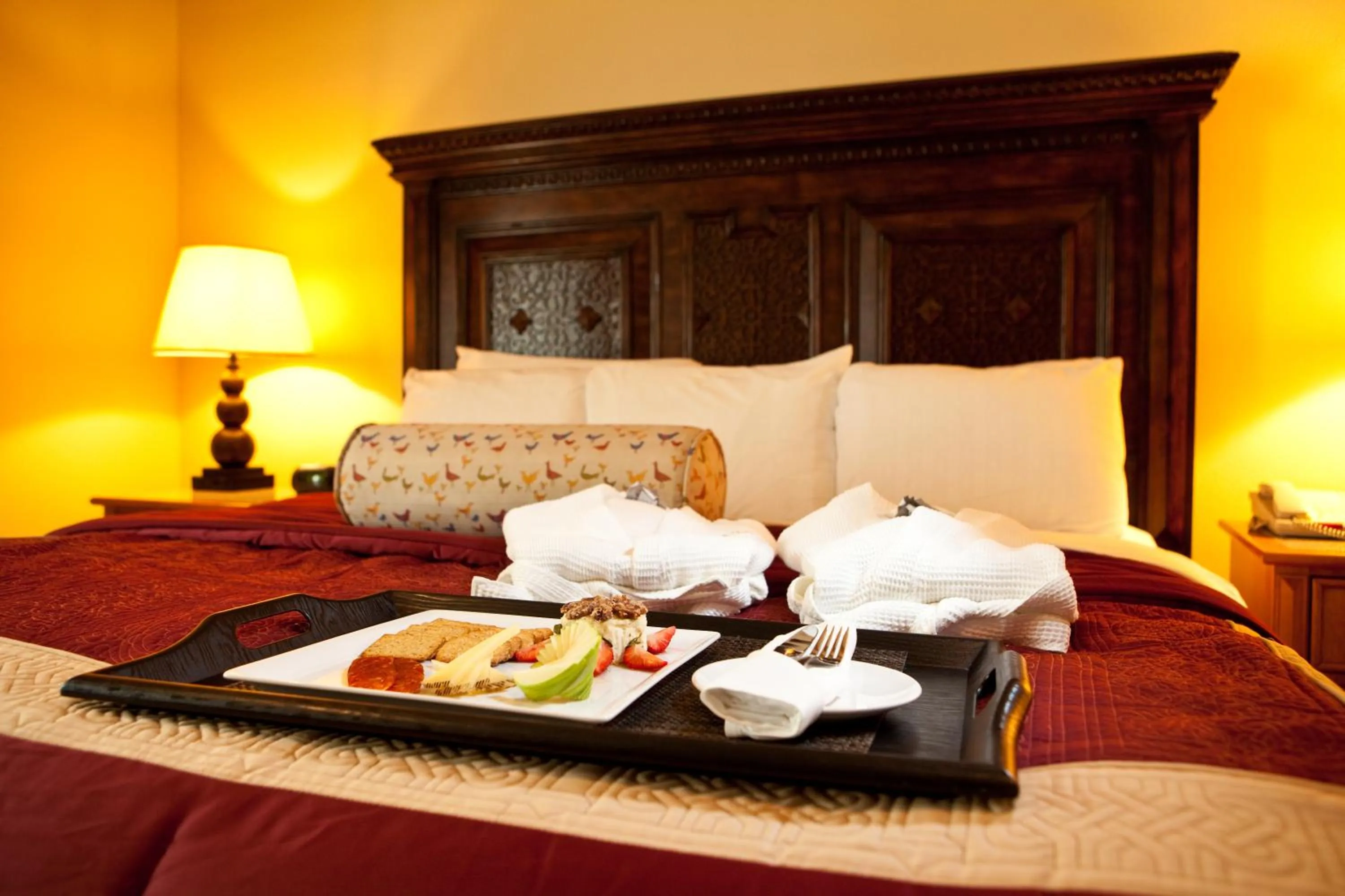 Food and drinks, Bed in La Posada Hotel