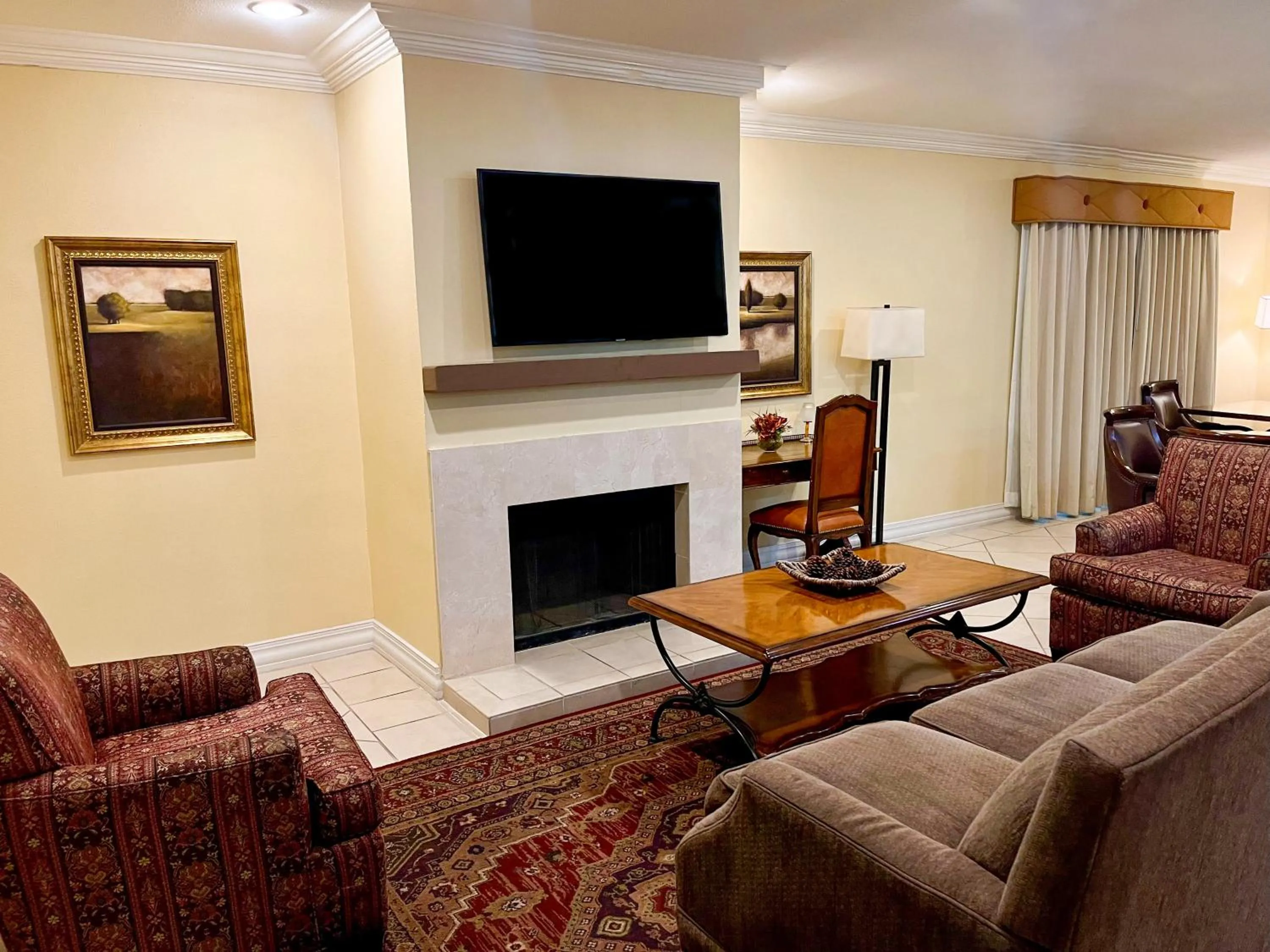 Communal lounge/ TV room in La Posada Hotel