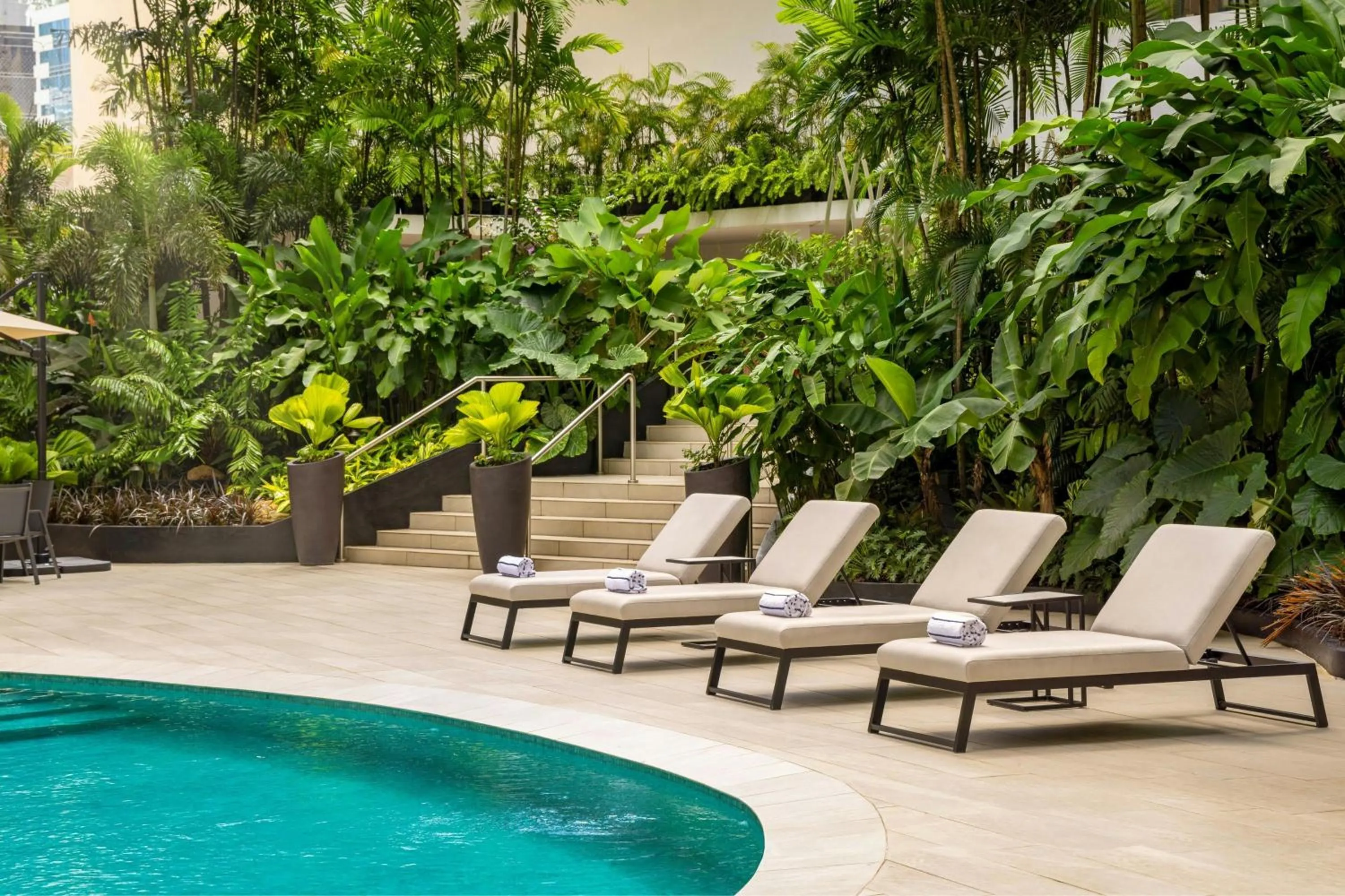 Swimming pool in Renaissance Panama City Hotel