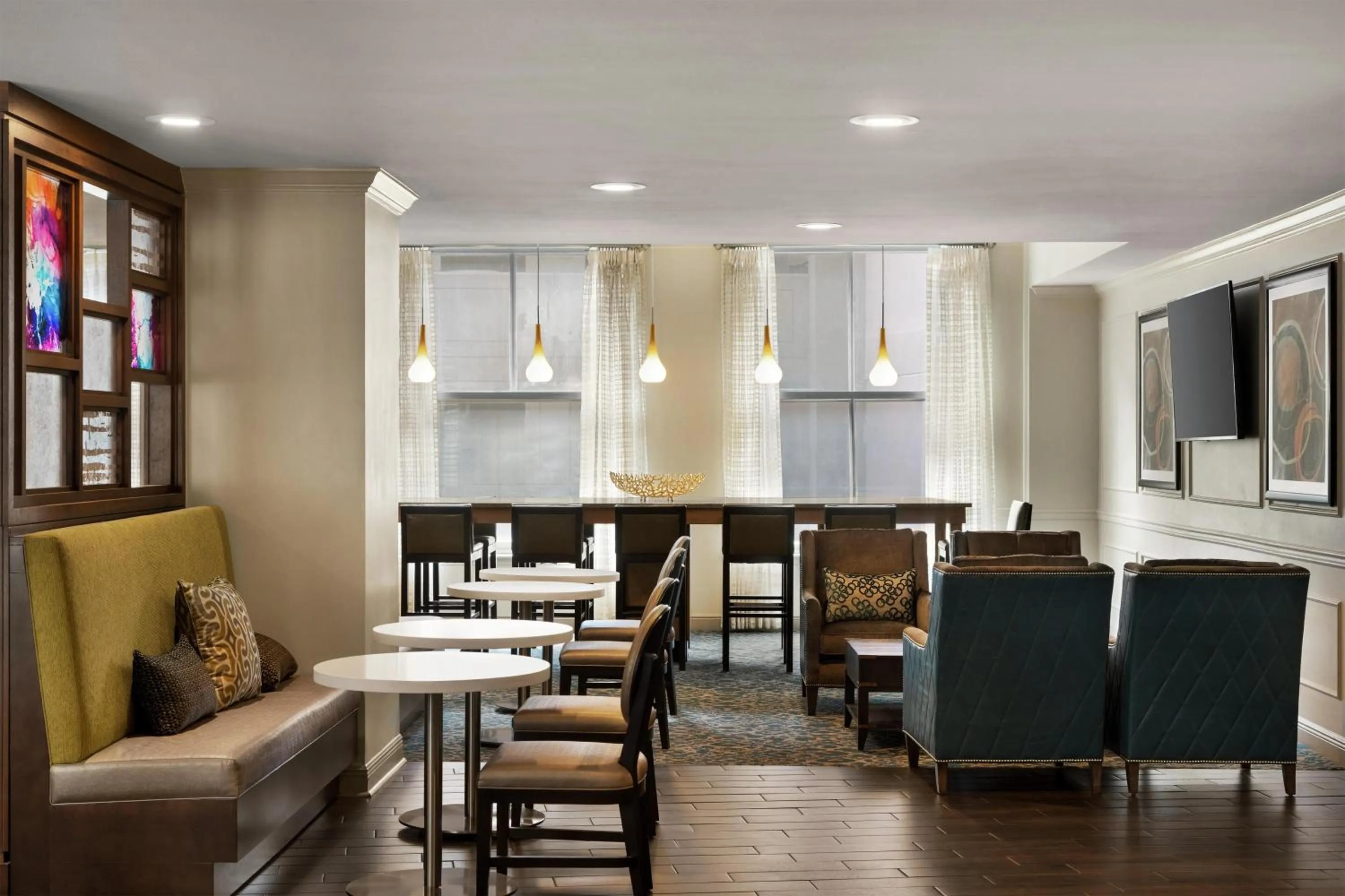 Breakfast in Hampton Inn & Suites New Orleans Downtown French Quarter Area