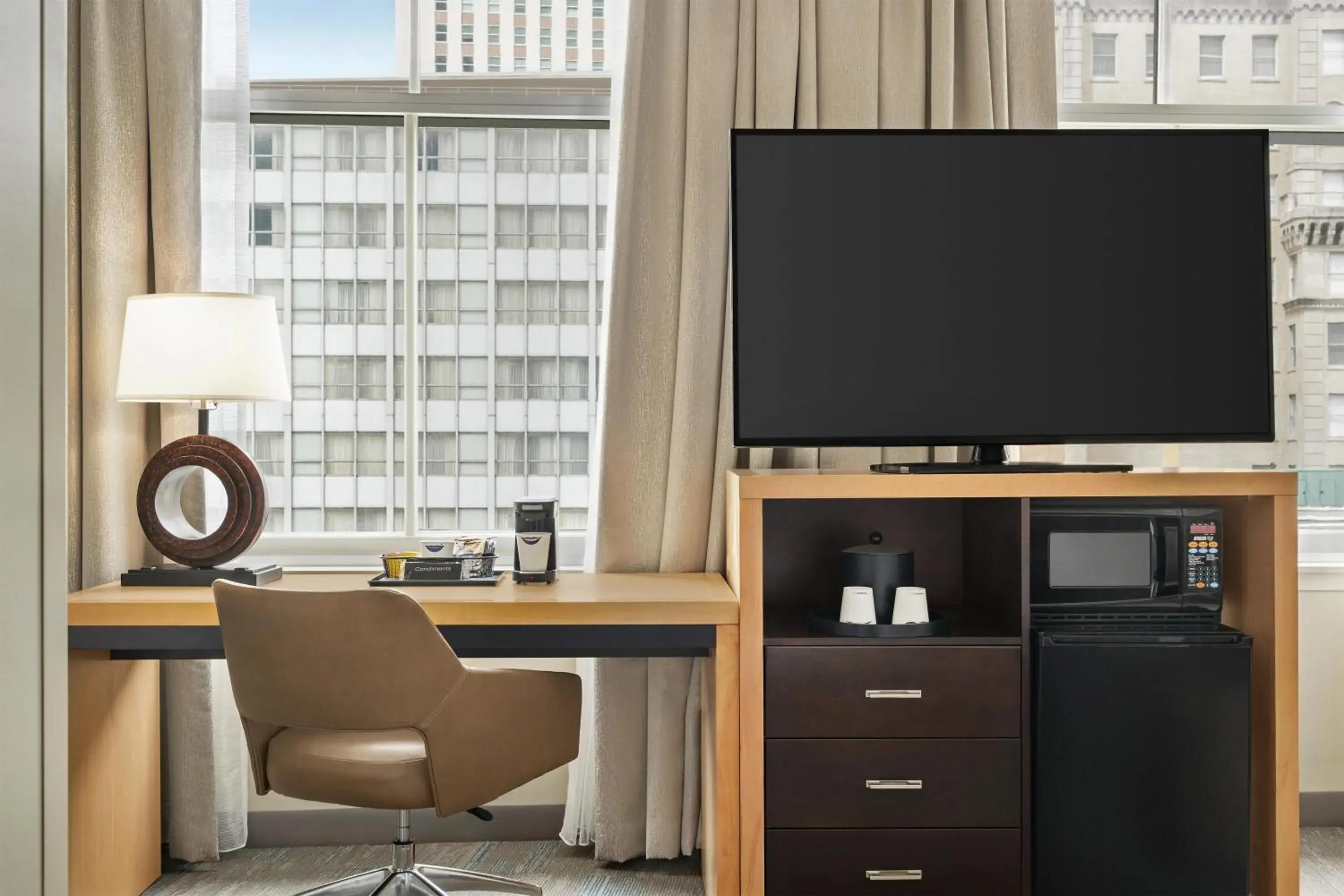 King Study with Sofa Bed in Hampton Inn & Suites New Orleans Downtown French Quarter Area King Study with Sofa Bed in Hampton Inn & Suites New Orleans Downtown French Quarter Area