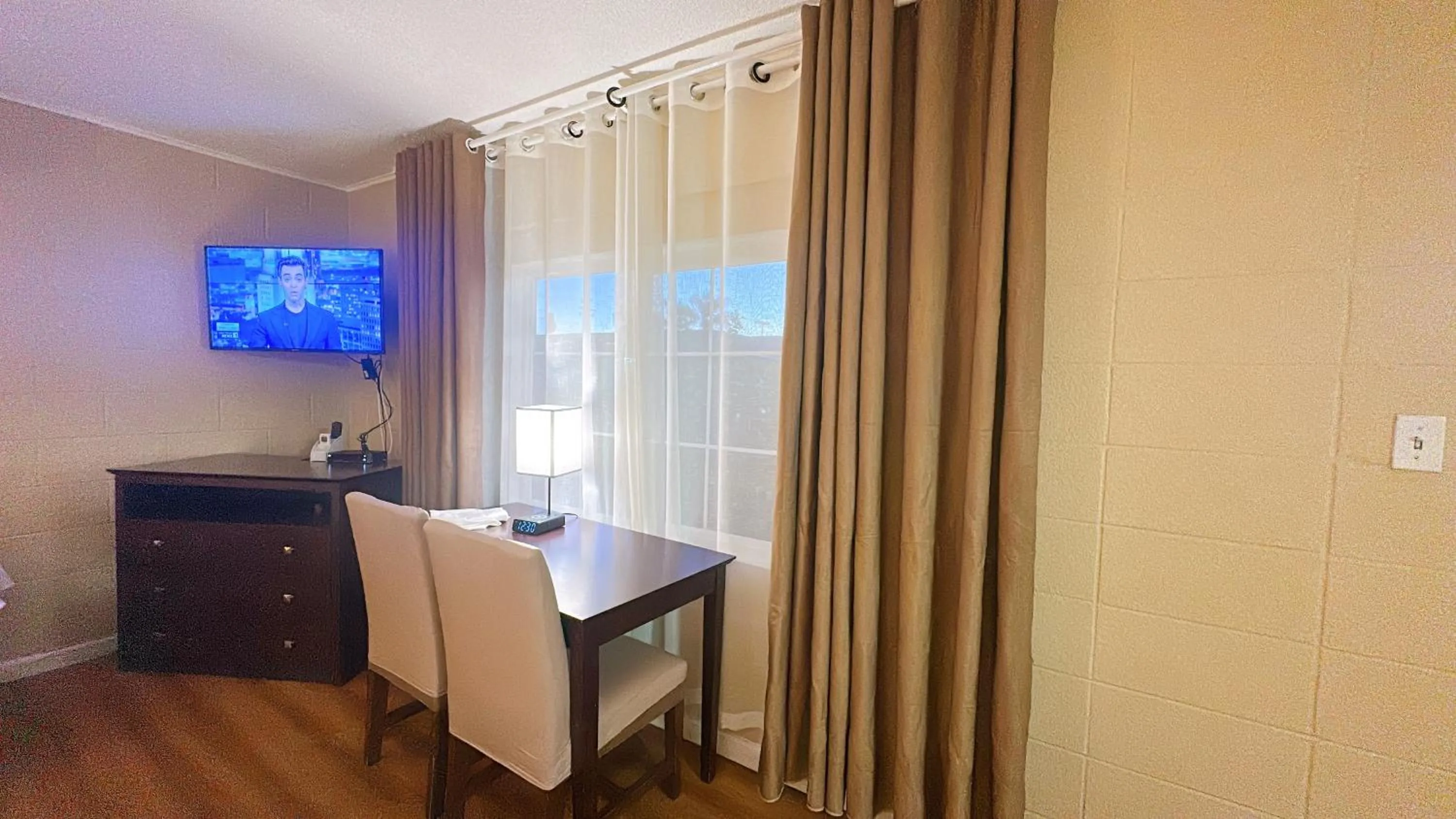 Bed in Royal Inn and Suites