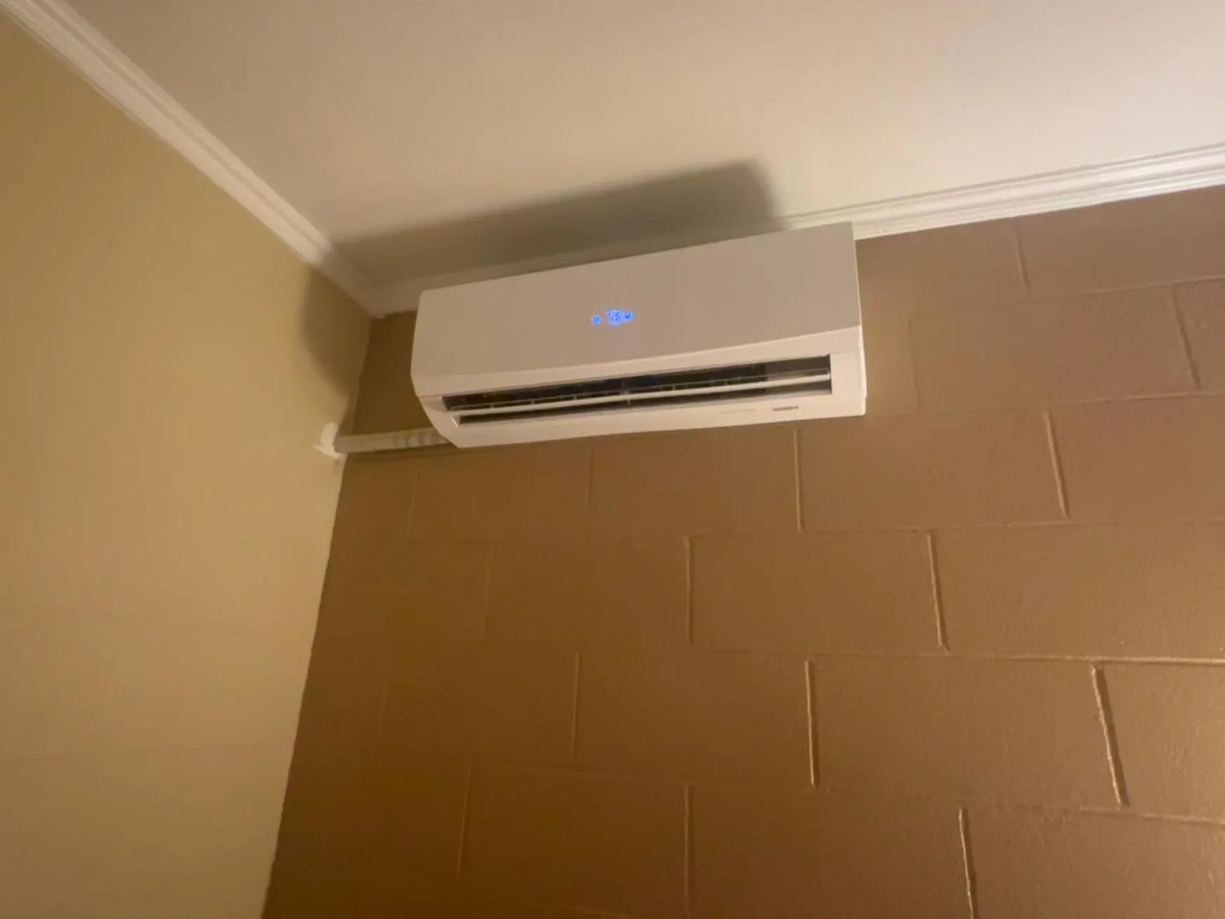 air conditioner in Royal Inn and Suites