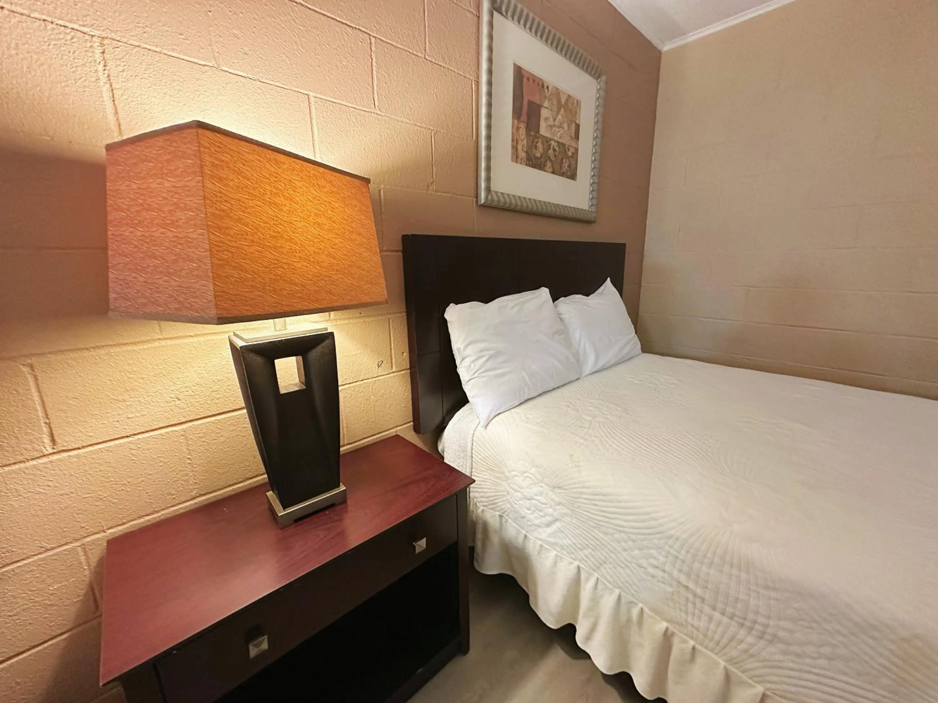 Bed in Royal Inn and Suites