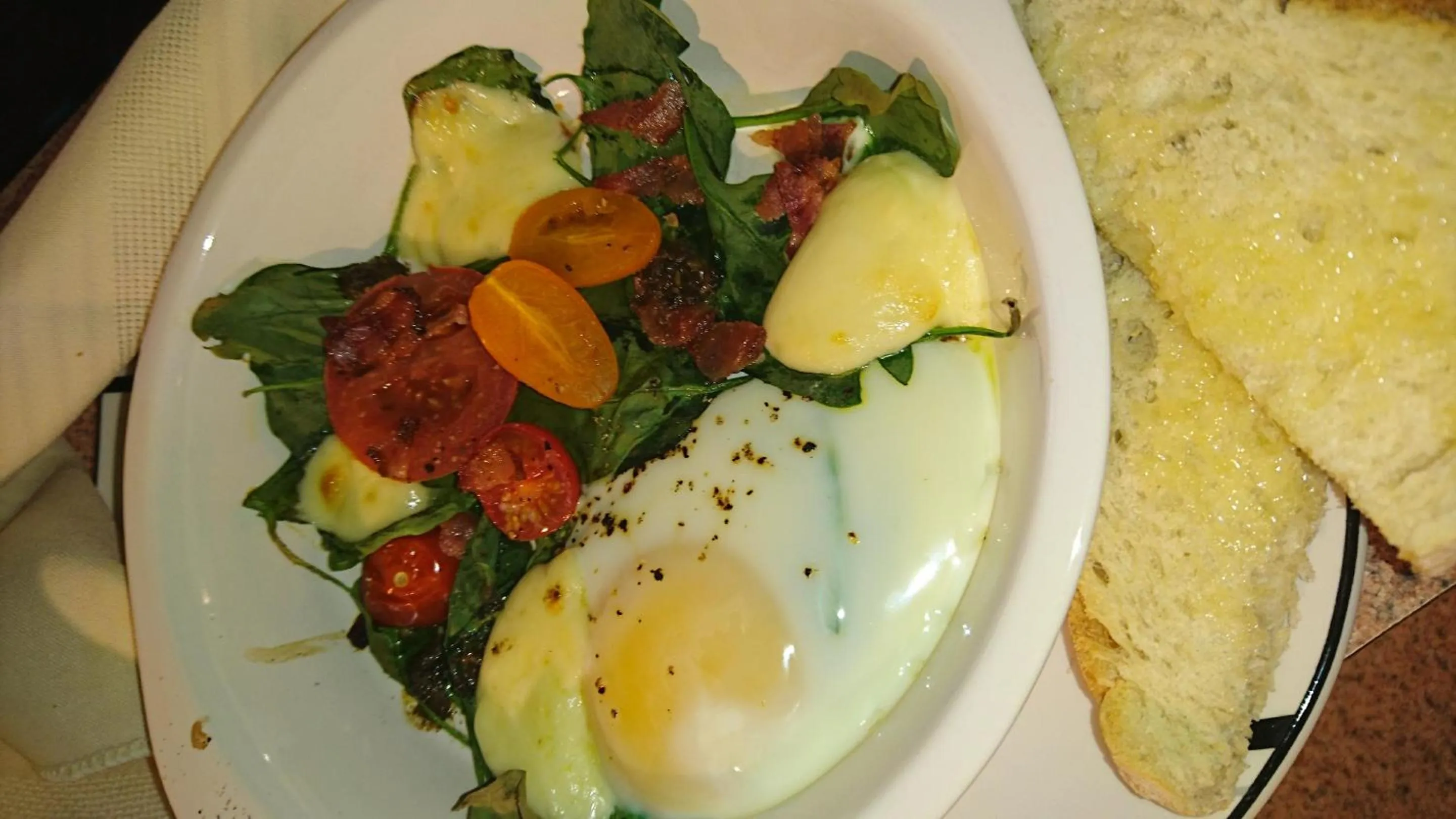 Breakfast in Chateau Murdock Gite