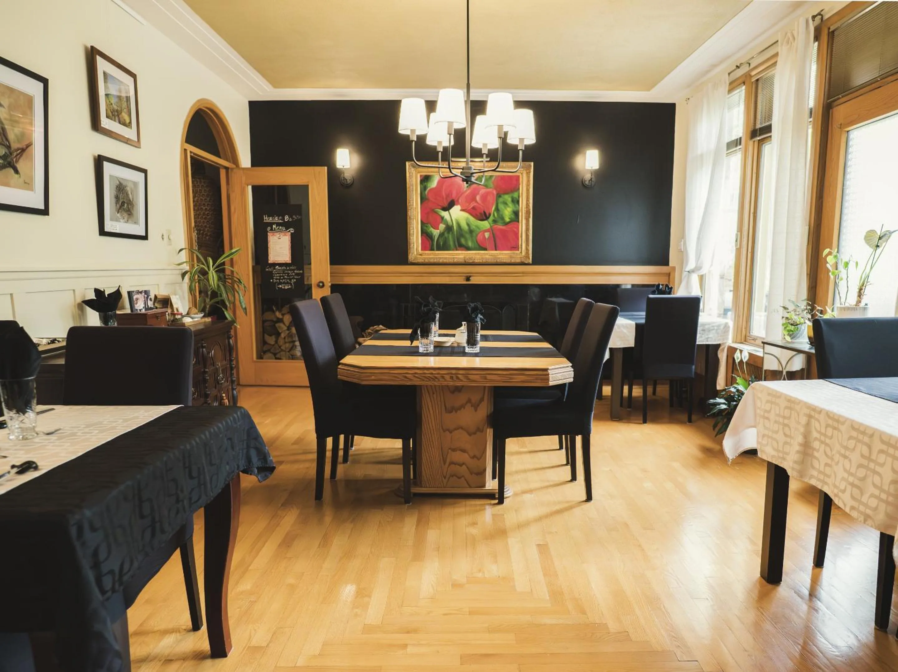 Dining area in Chateau Murdock Gite