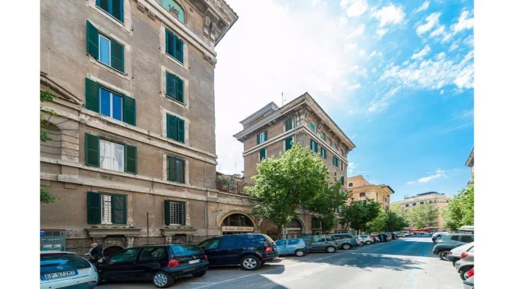 Property building in Il sole del Vaticano