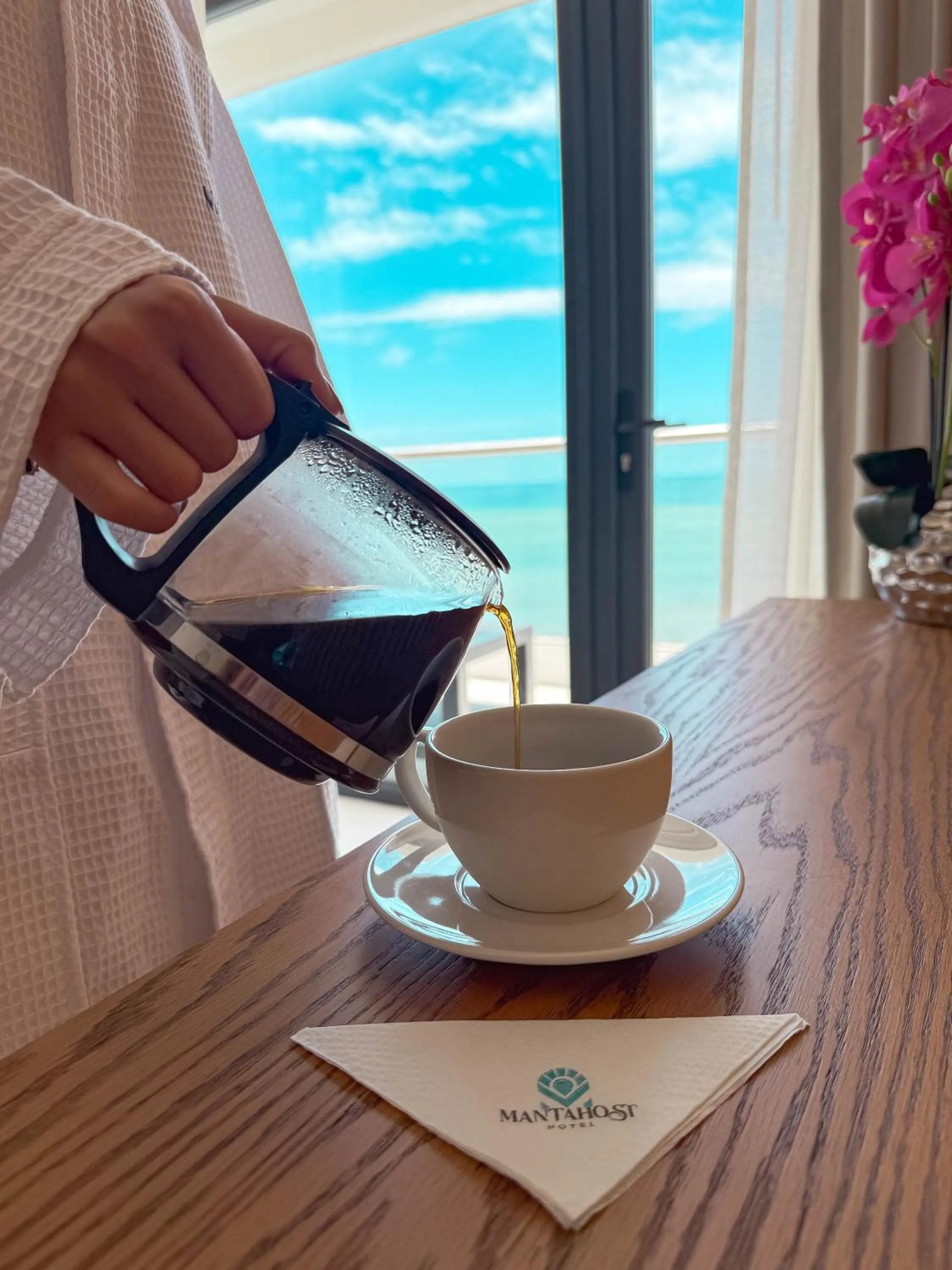 Coffee/tea facilities in MantaHost Hotel