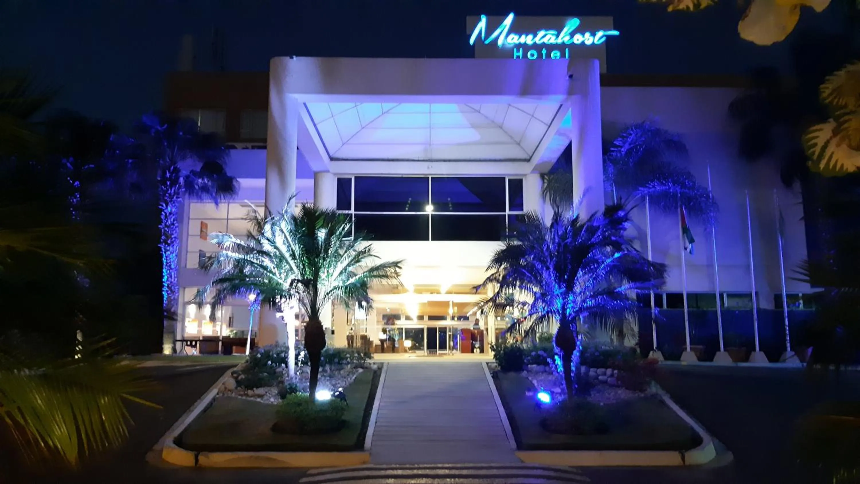 Facade/entrance in MantaHost Hotel