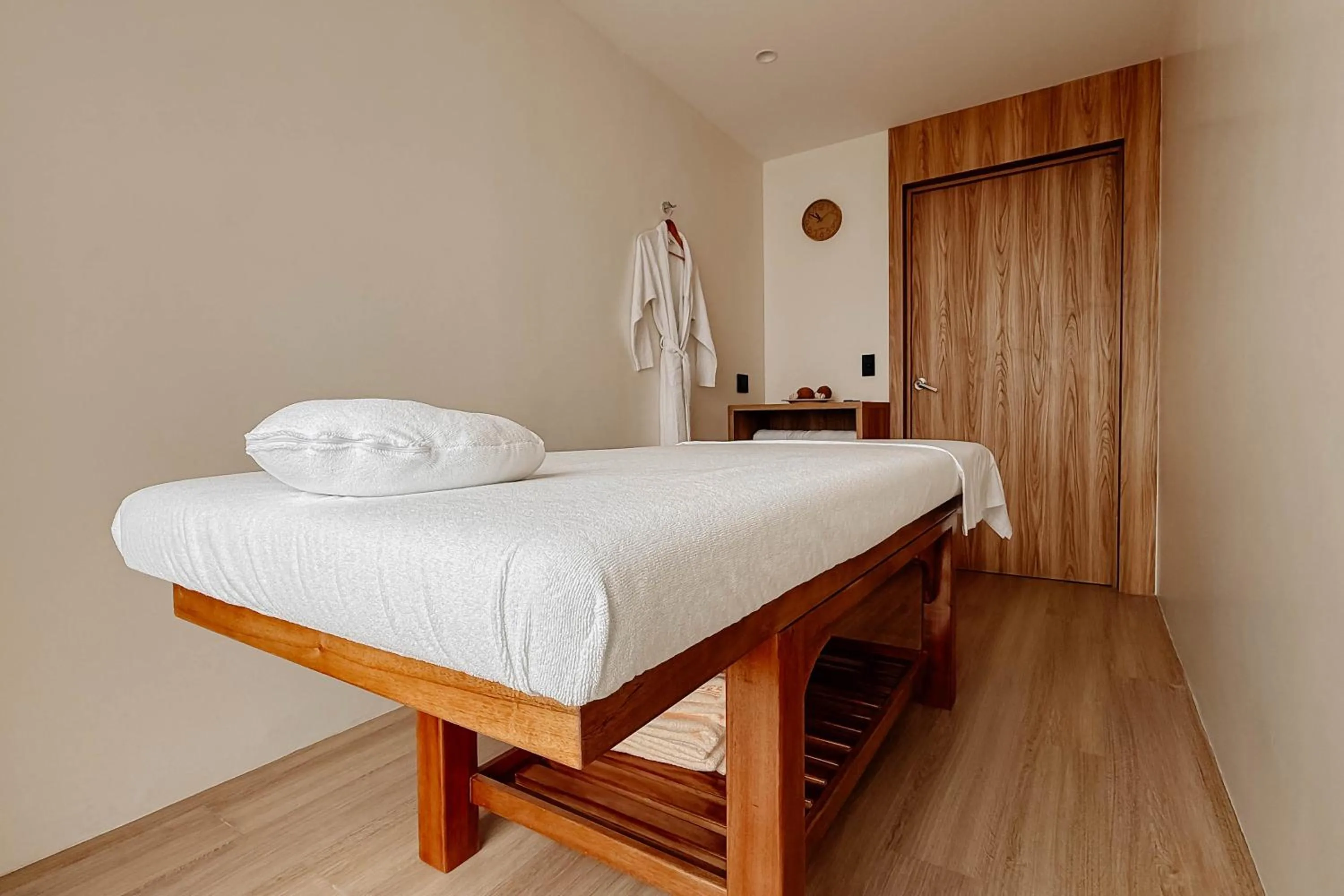 Massage, Bed in MantaHost Hotel