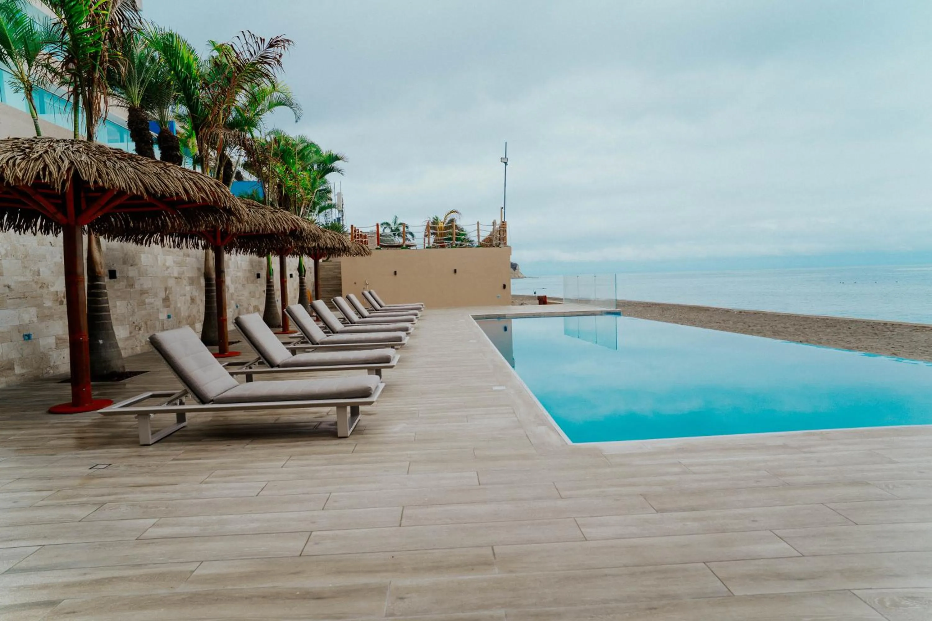 Pool view in MantaHost Hotel