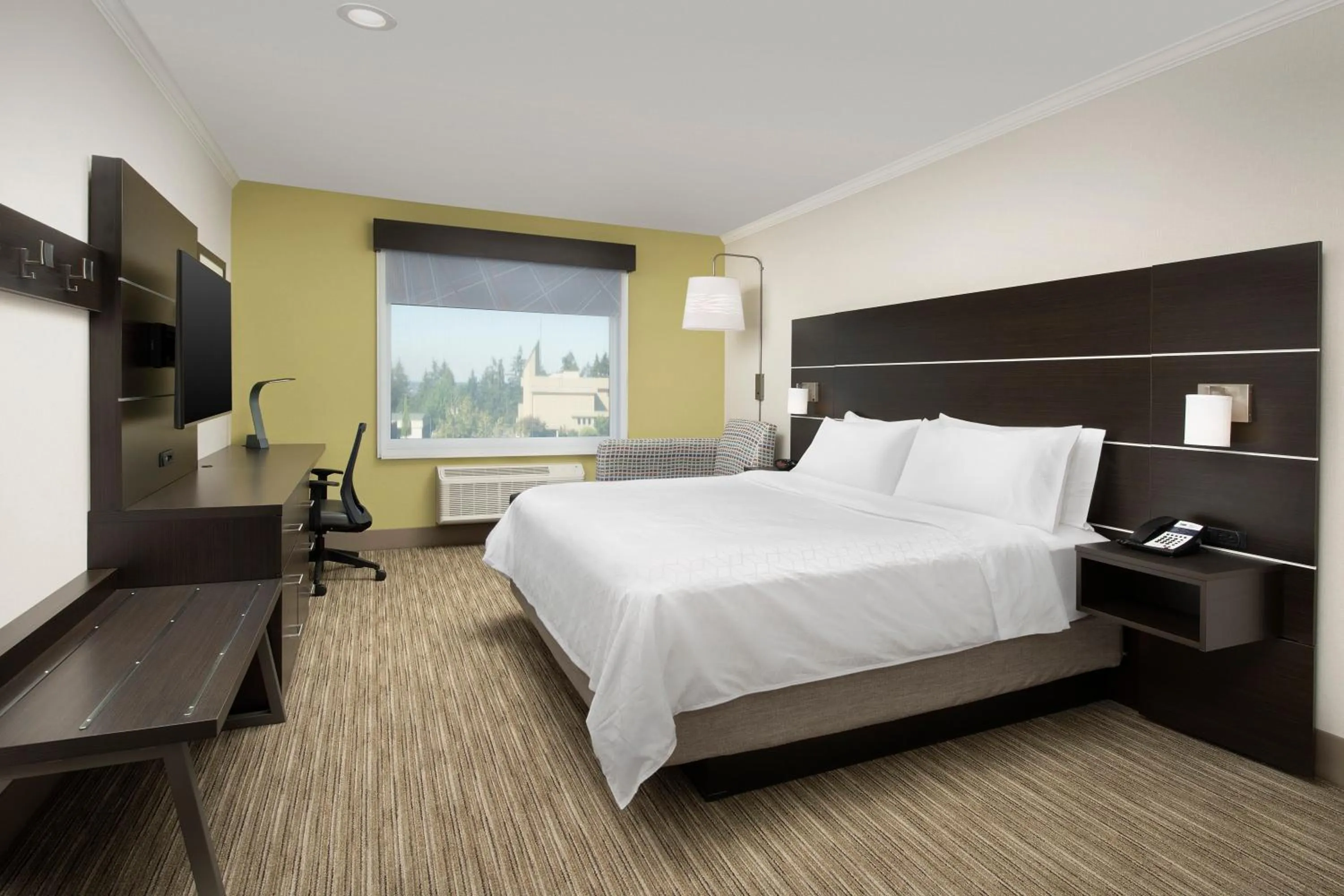 Photo of the whole room, Bed in Holiday Inn Express Puyallup by IHG