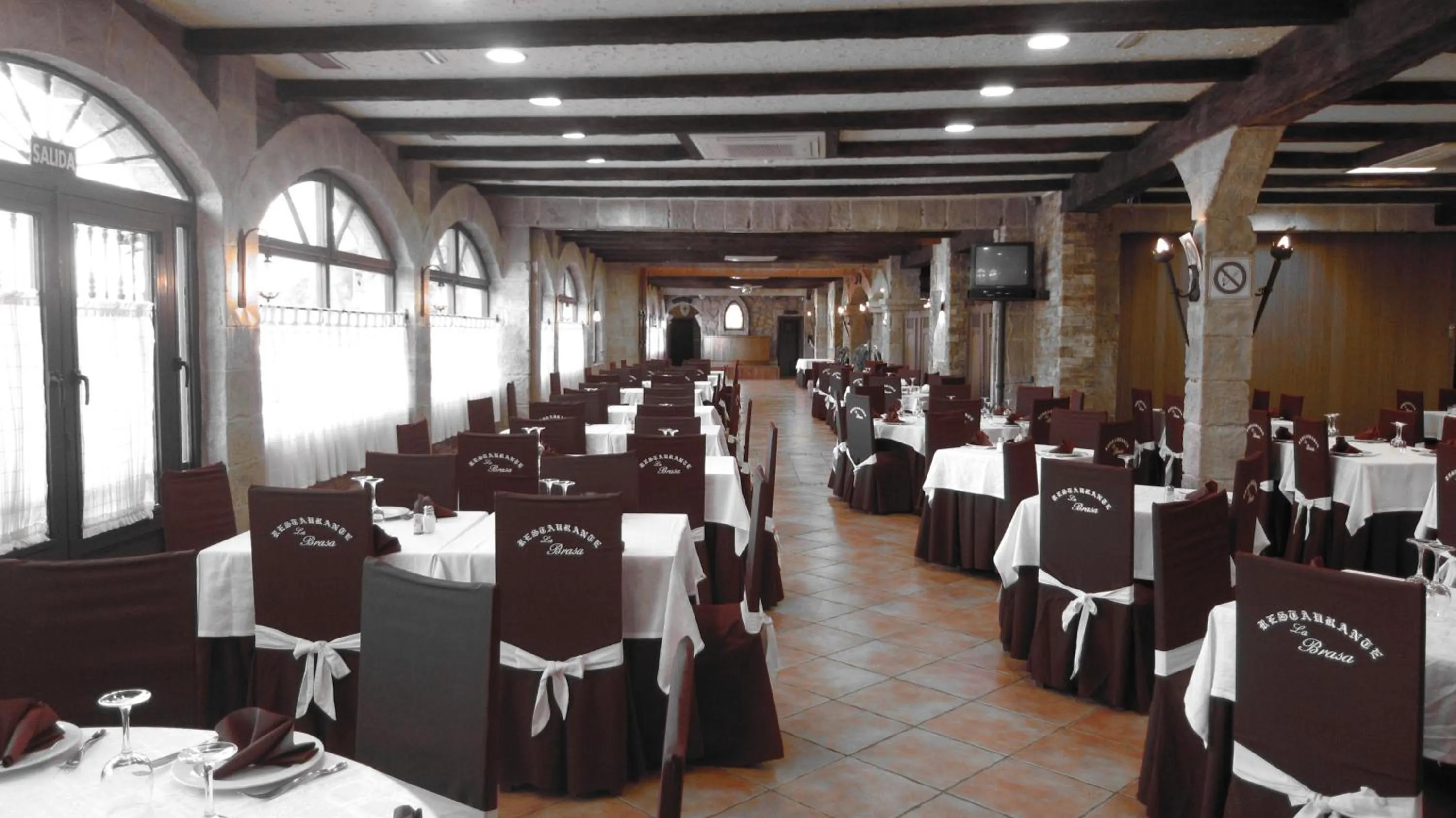 Restaurant/places to eat in Hotel La Brasa