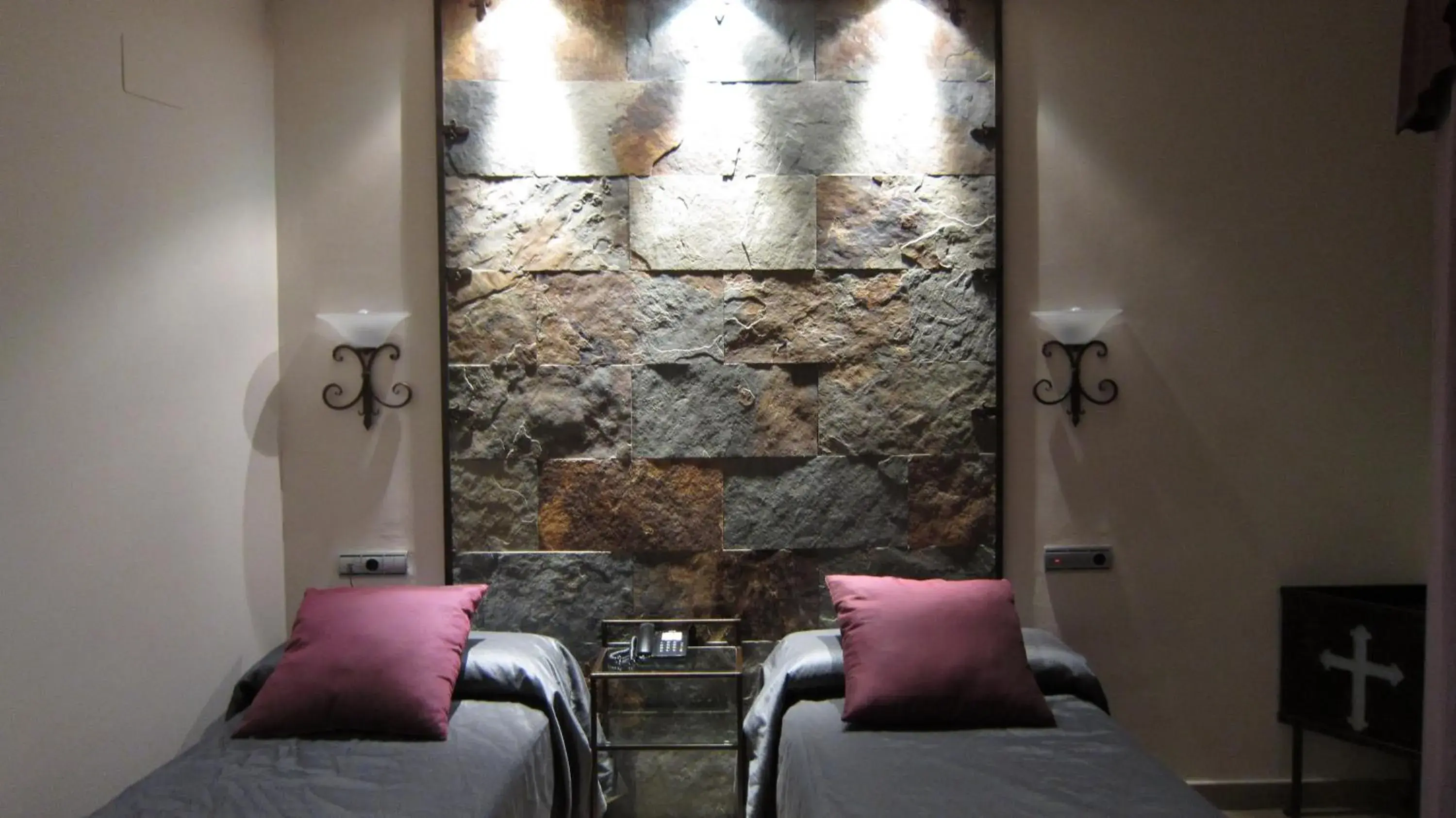 Standard Twin Room in Hotel La Brasa Standard Twin Room in Hotel La Brasa