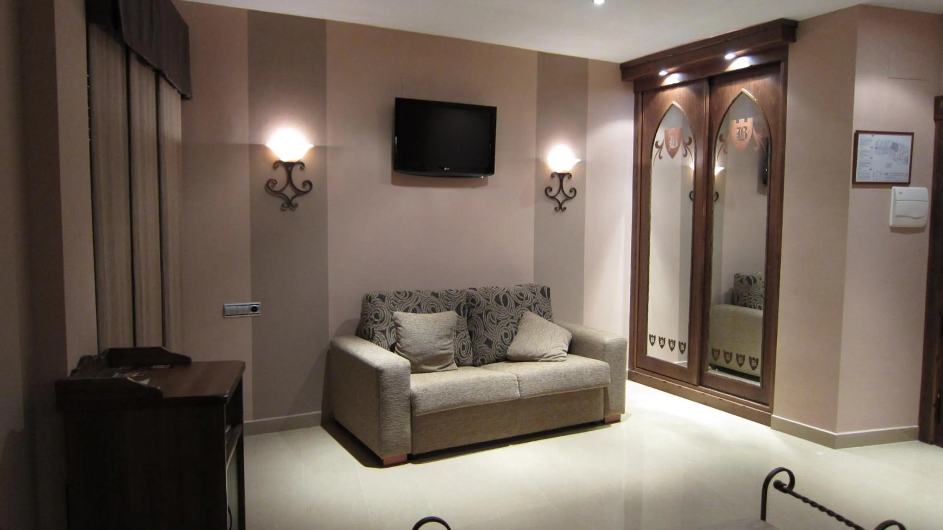 Photo of the whole room in Hotel La Brasa