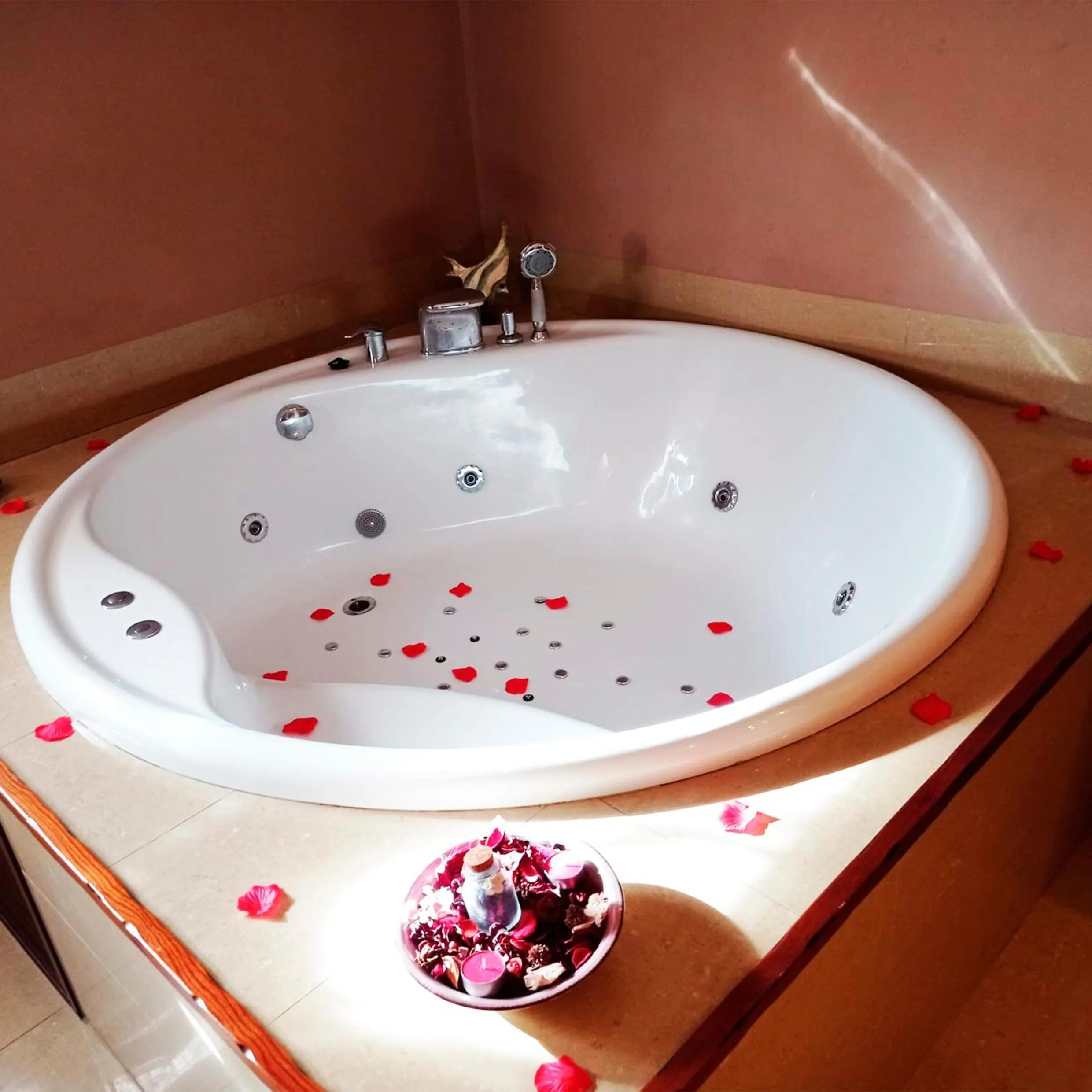 Hot Tub in Hotel La Brasa