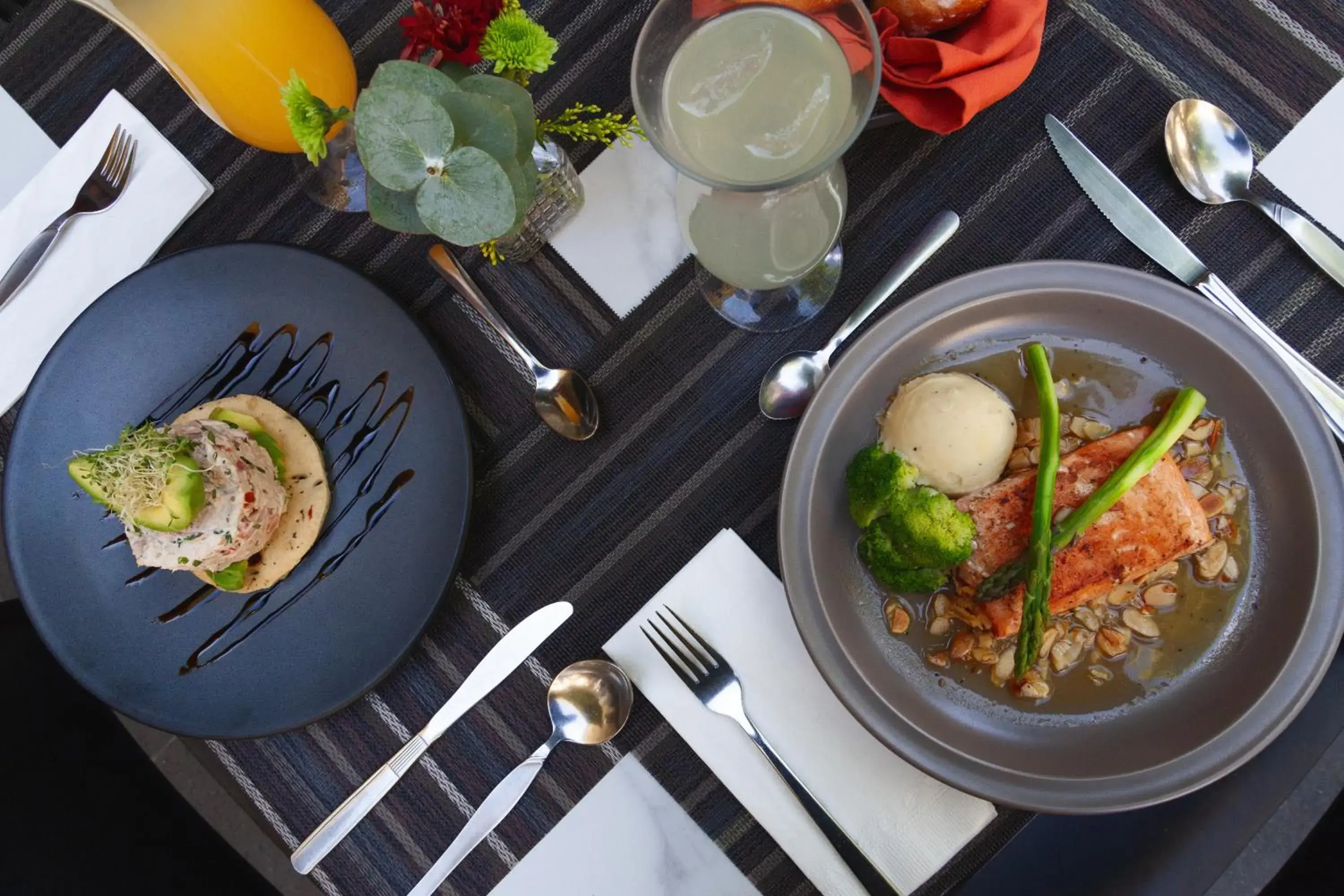 Restaurant/places to eat in Plaza Camelinas Hotel Restaurant/places to eat in Plaza Camelinas Hotel