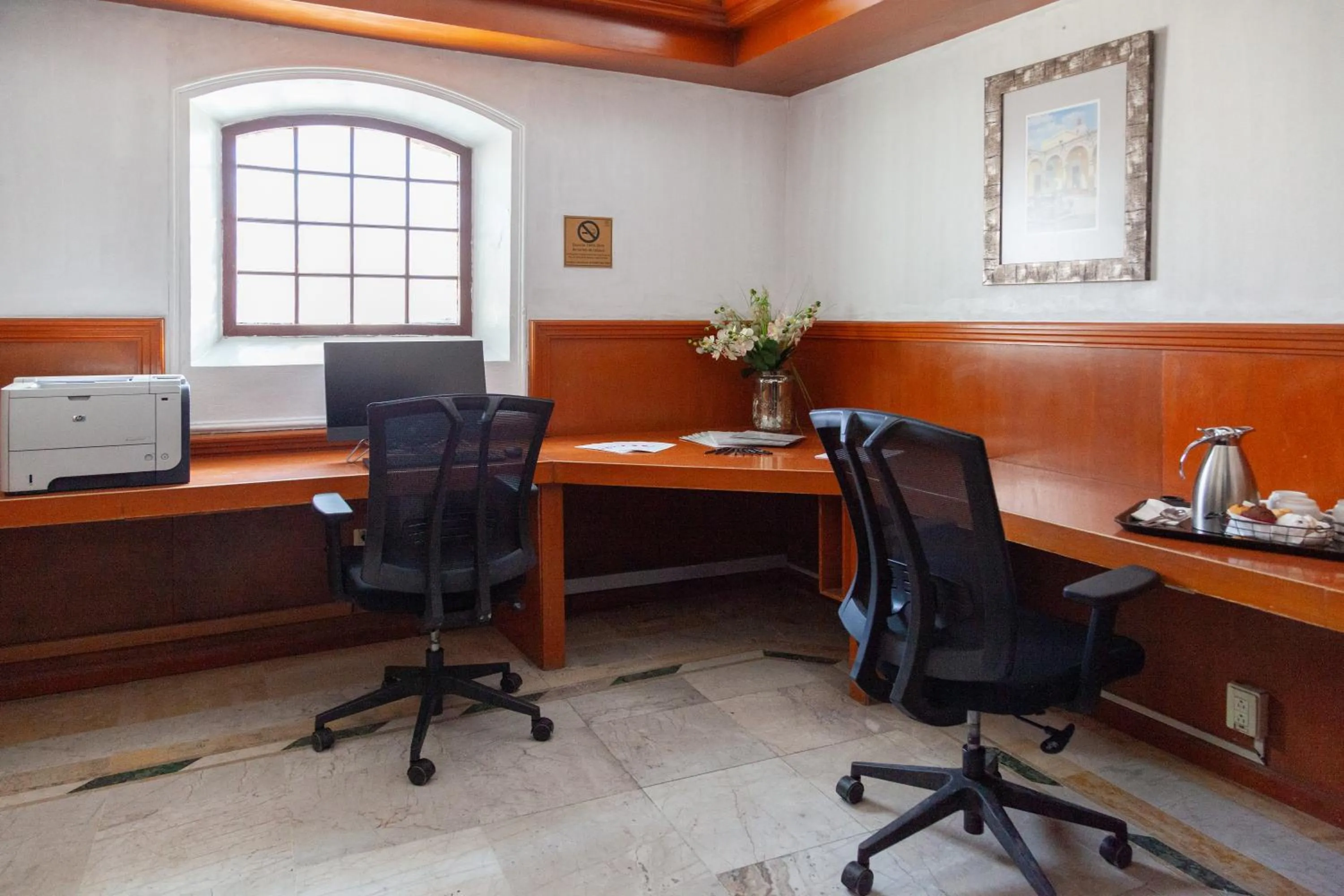 Business facilities in Plaza Camelinas Hotel
