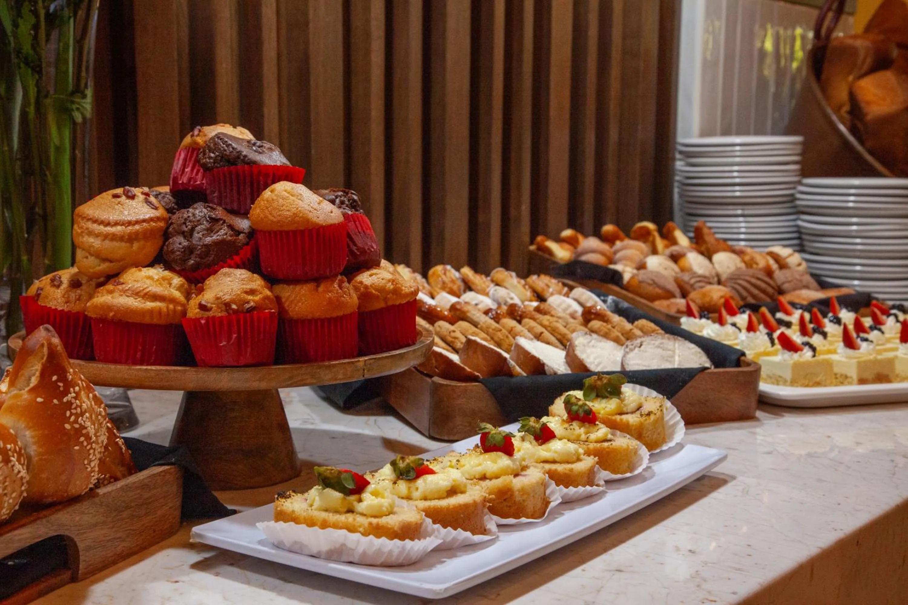 Restaurant/places to eat in Plaza Camelinas Hotel