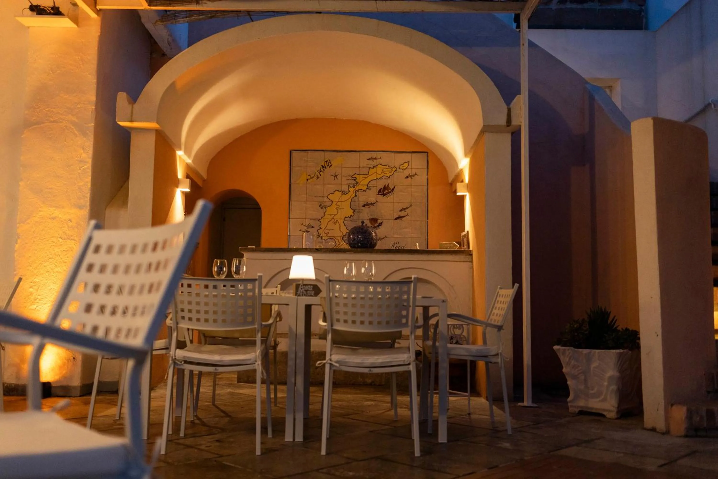 Restaurant/places to eat in Hotel Chiaia Di Luna