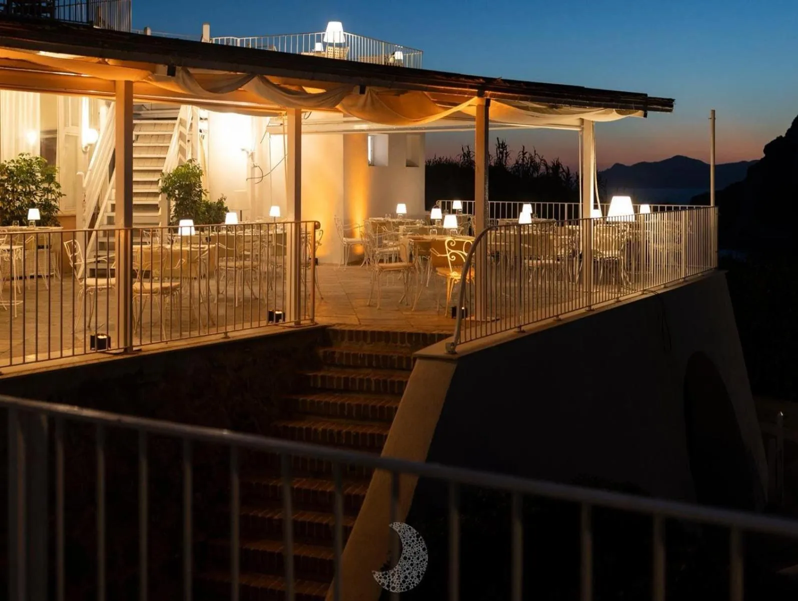 Restaurant/places to eat in Hotel Chiaia Di Luna