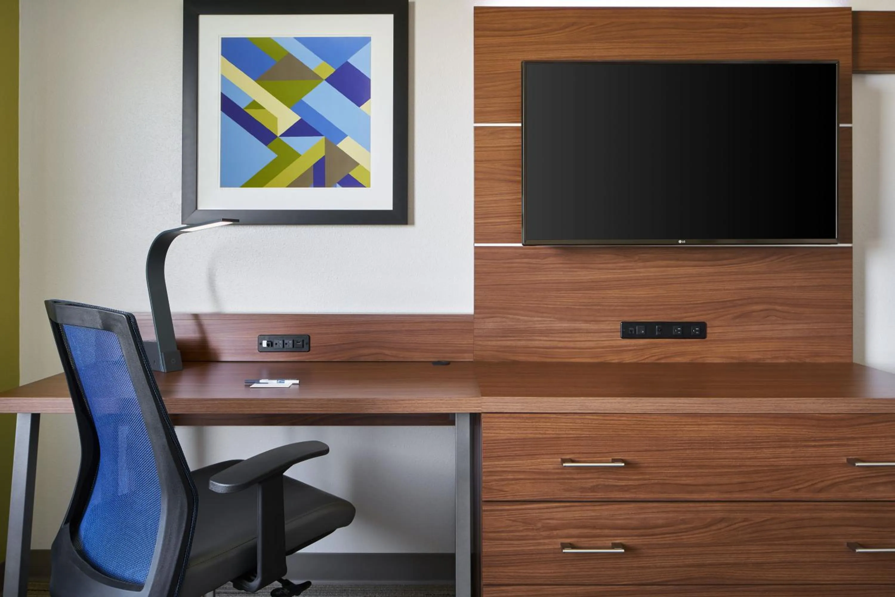 Photo of the whole room in Holiday Inn Express - Richmond Downtown by IHG