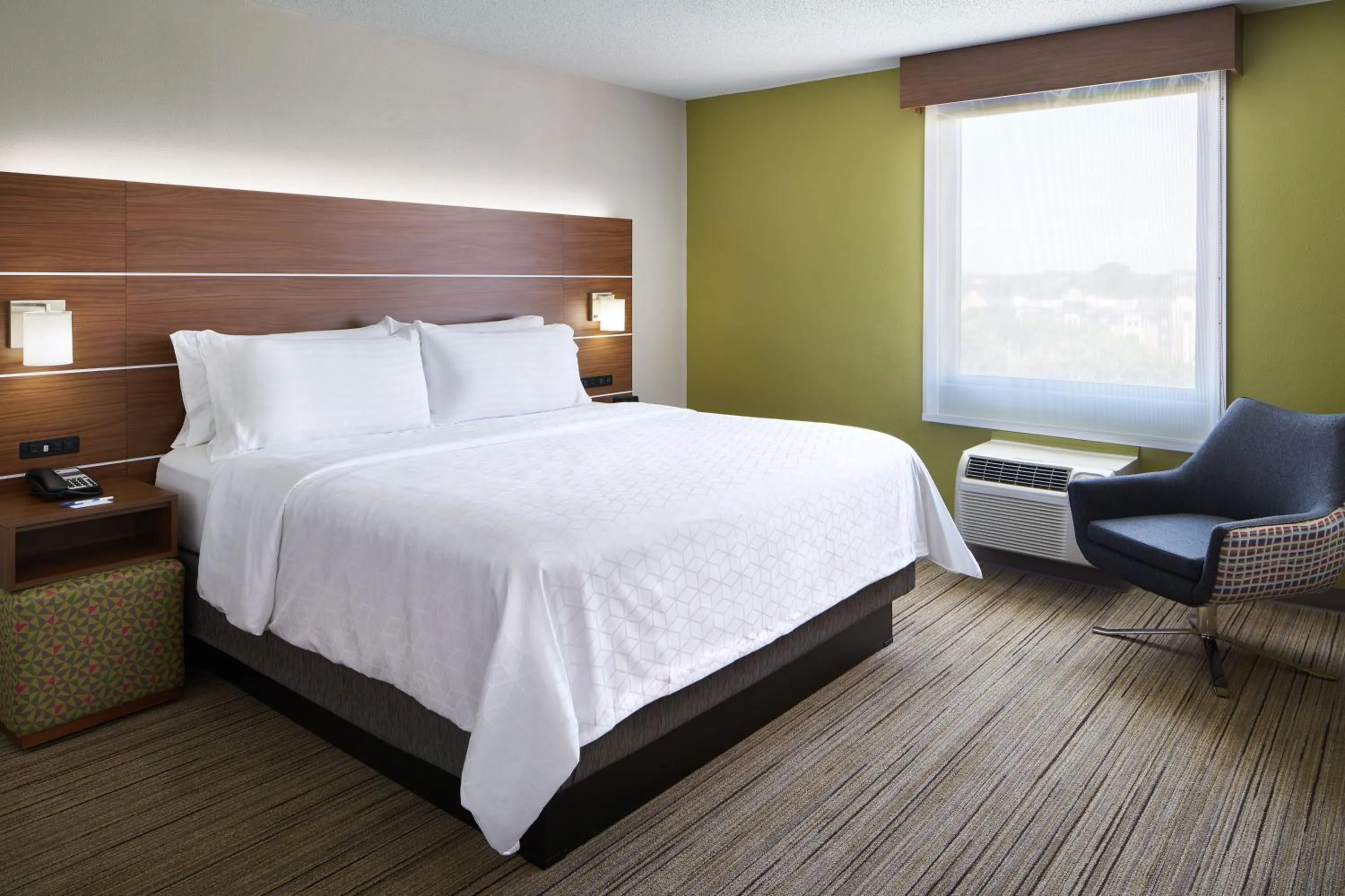 Photo of the whole room, Bed in Holiday Inn Express - Richmond Downtown by IHG