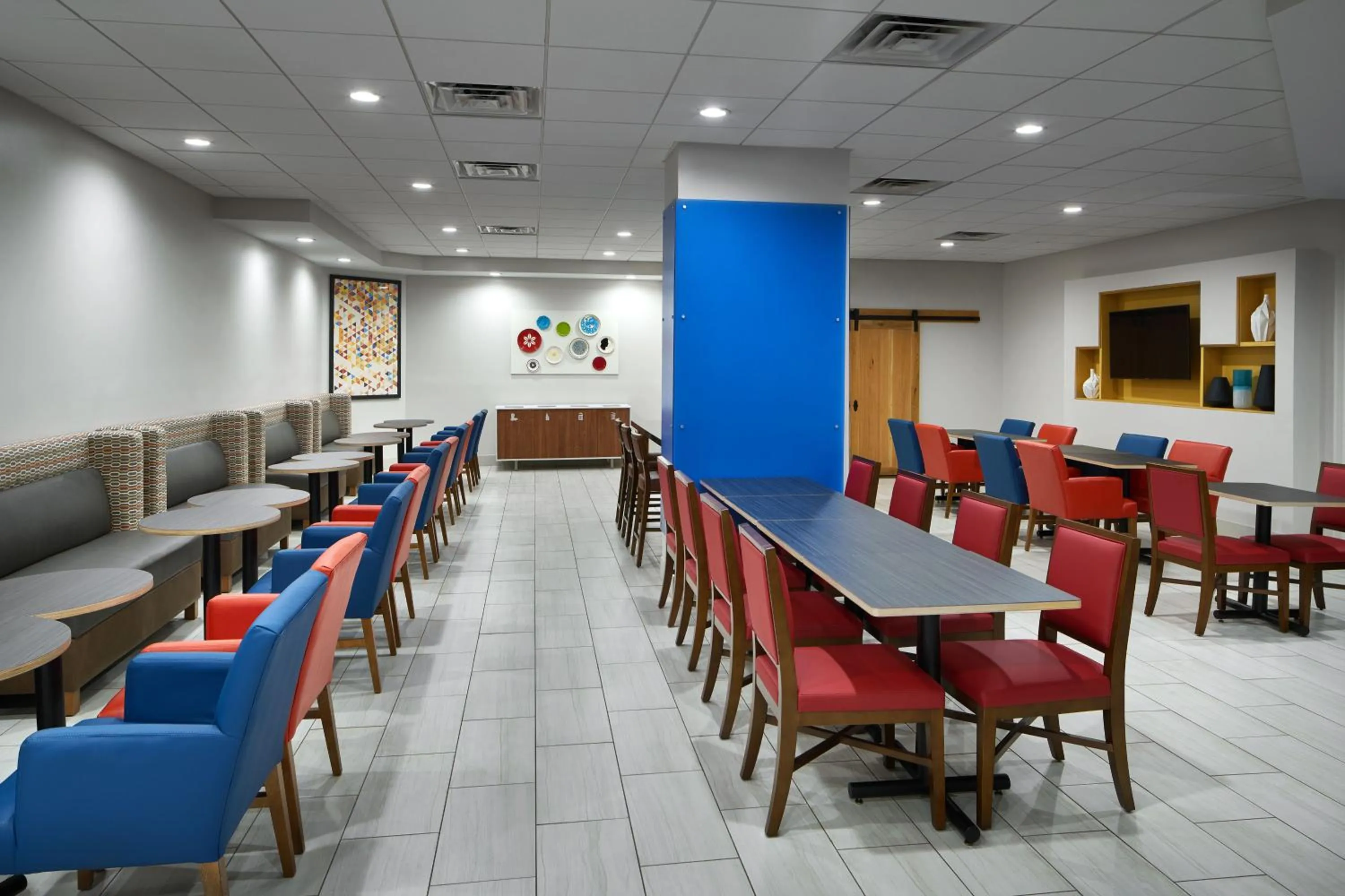 Breakfast in Holiday Inn Express - Richmond Downtown by IHG