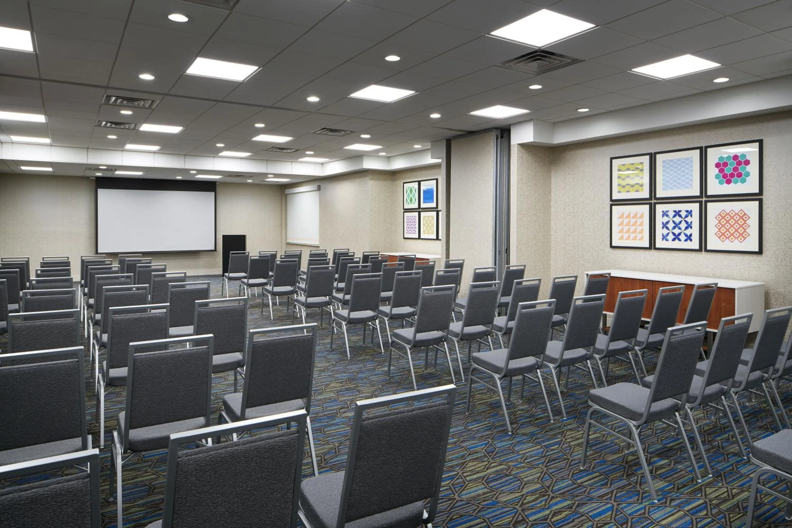Meeting/conference room in Holiday Inn Express - Richmond Downtown by IHG