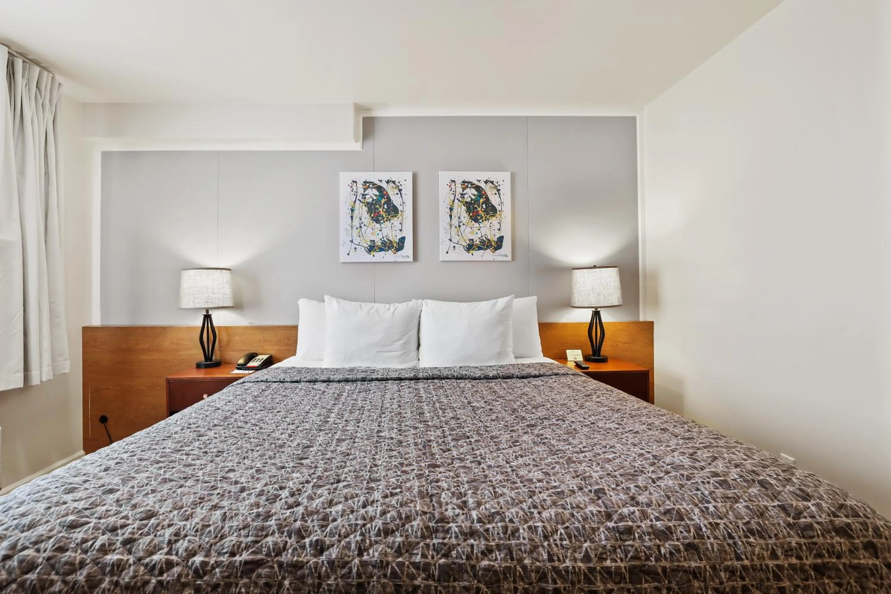 Bedroom, Bed in Brookhurst Plaza Inn