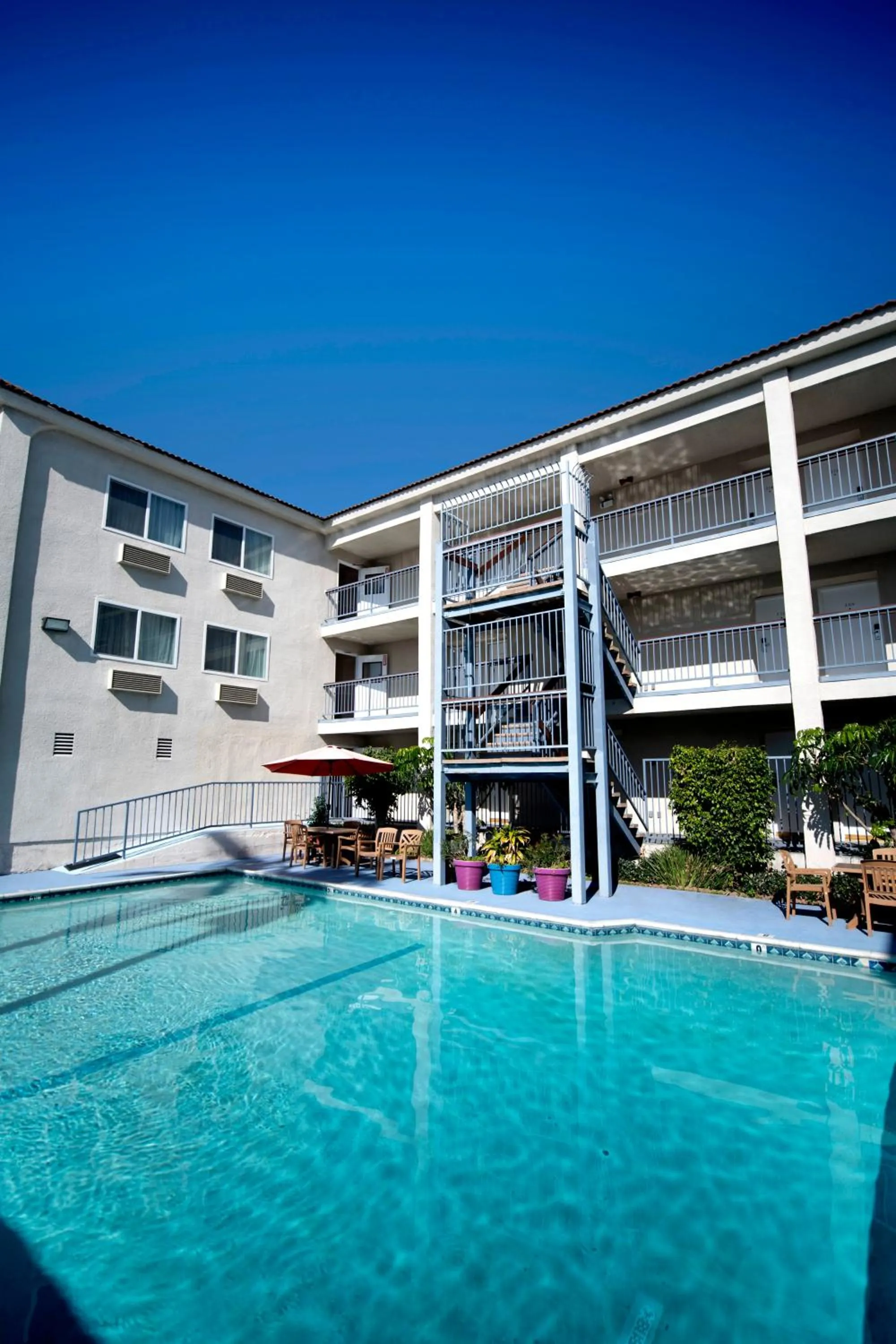 Swimming pool in Brookhurst Plaza Inn